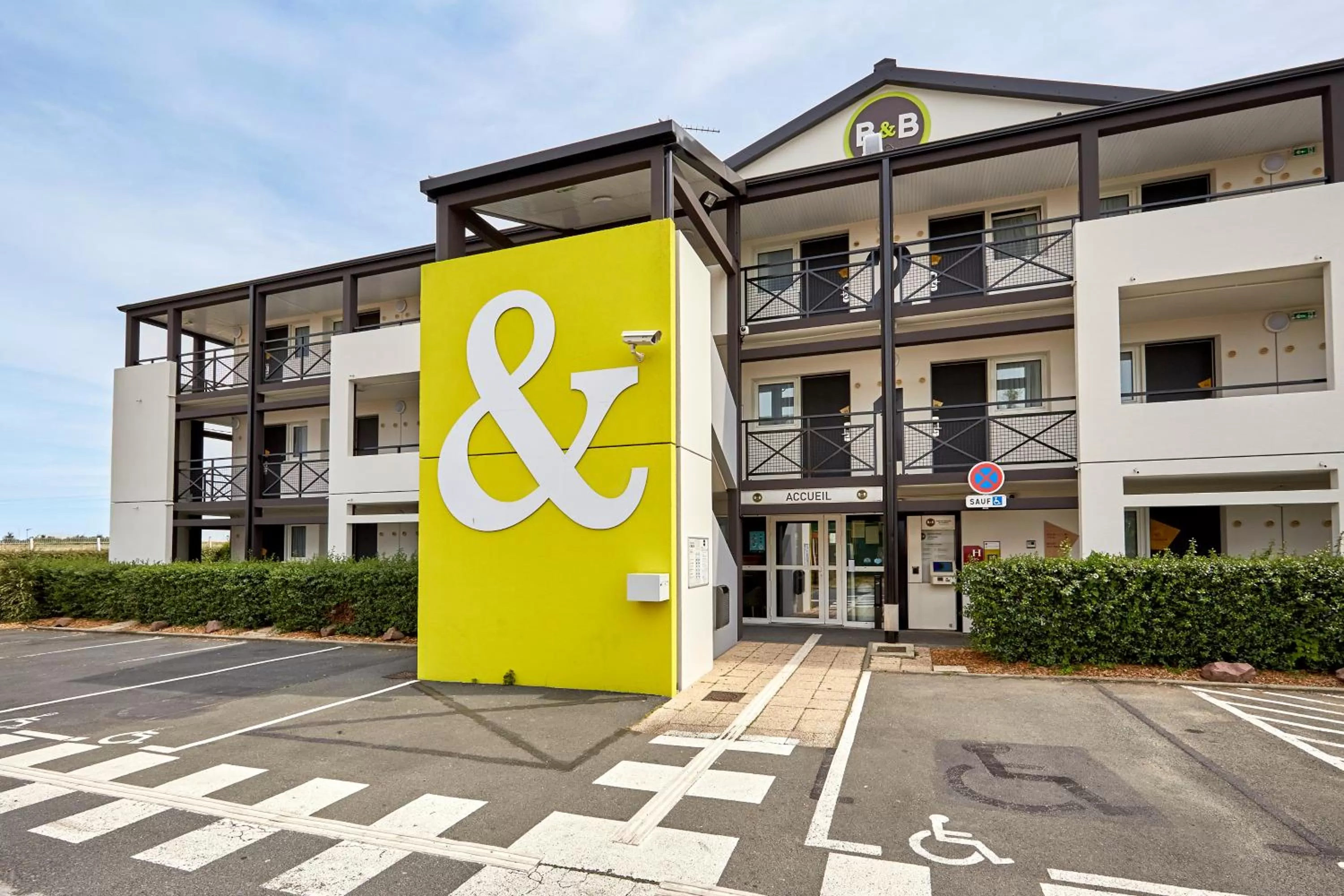Facade/entrance in B&B HOTEL CAEN Sud