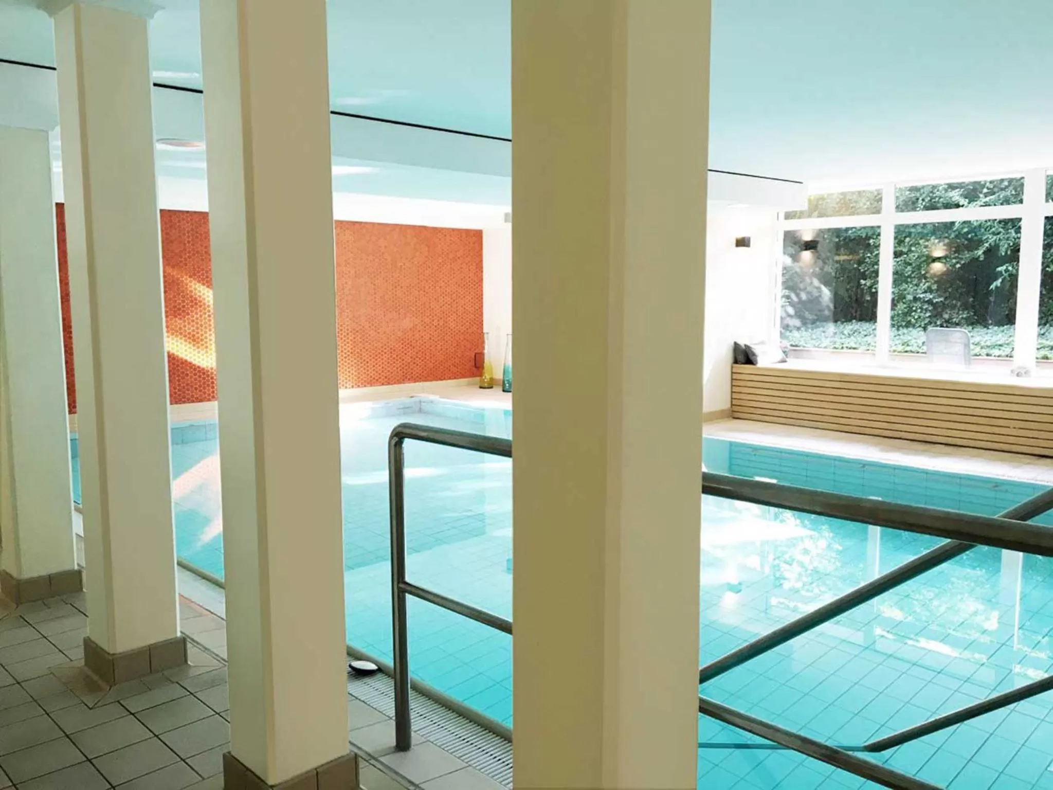 Swimming pool, Bunk Bed in Hotel Ancora