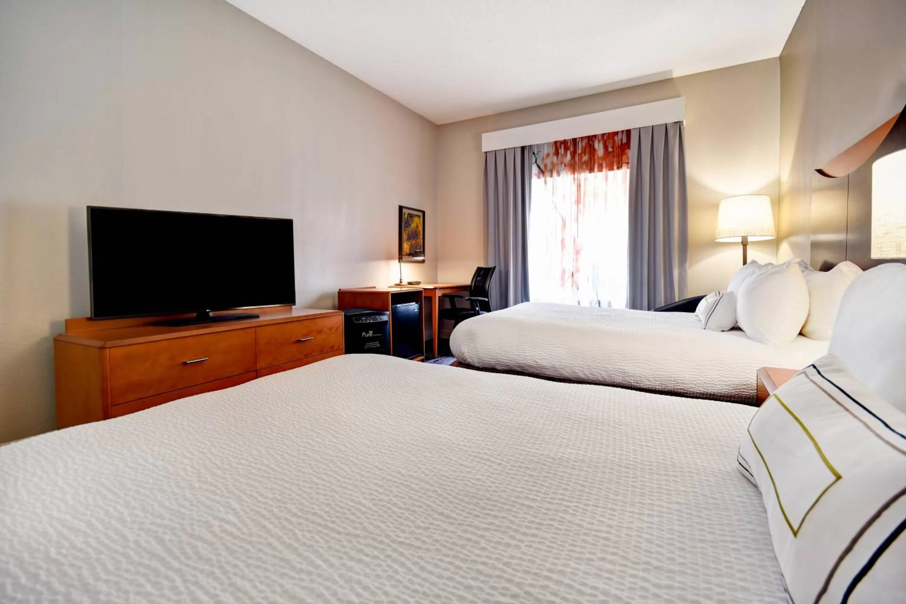 Photo of the whole room, Bed in Fairfield Inn & Suites by Marriott Atlanta Kennesaw