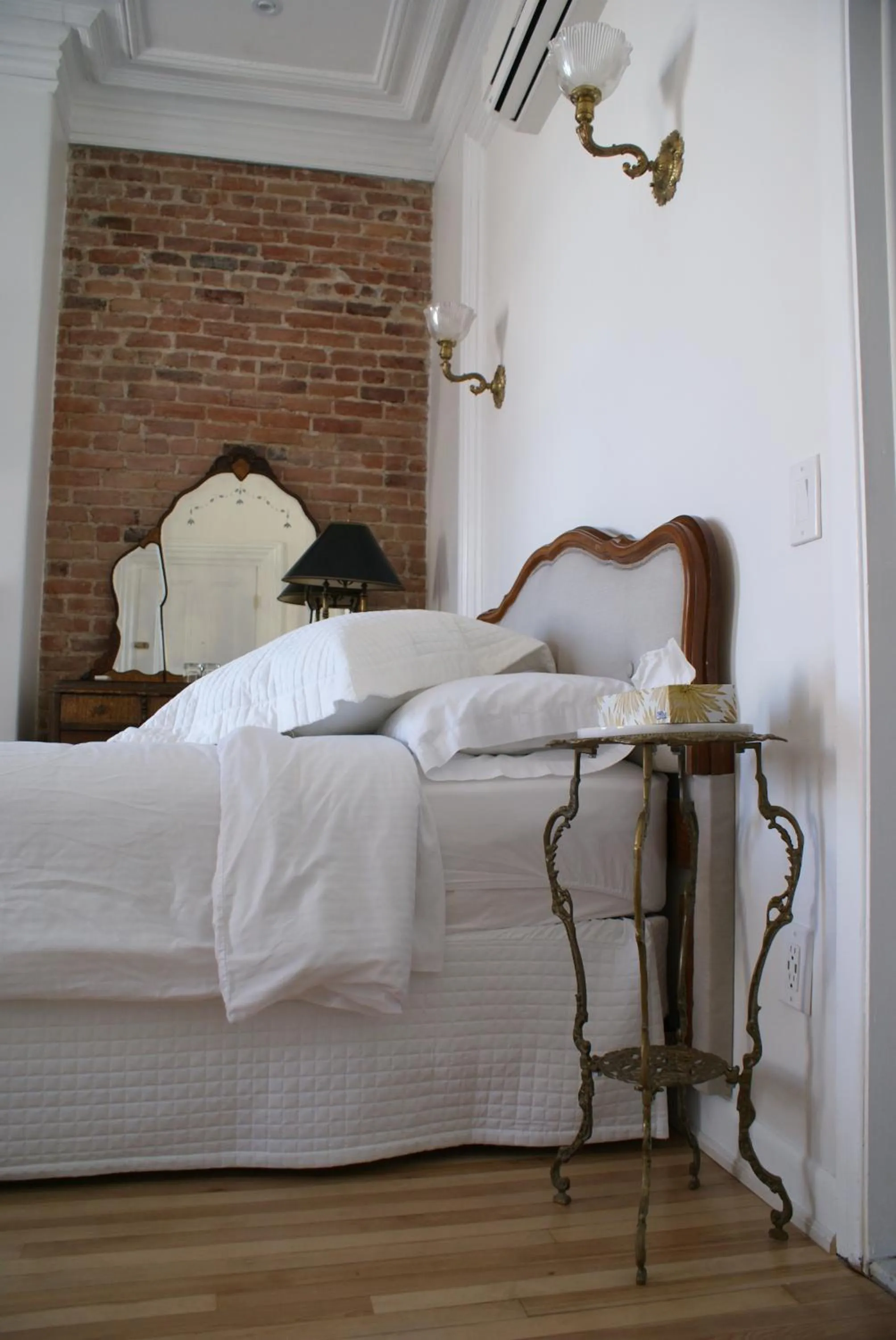 Bed in Hôtel Marie-Rollet