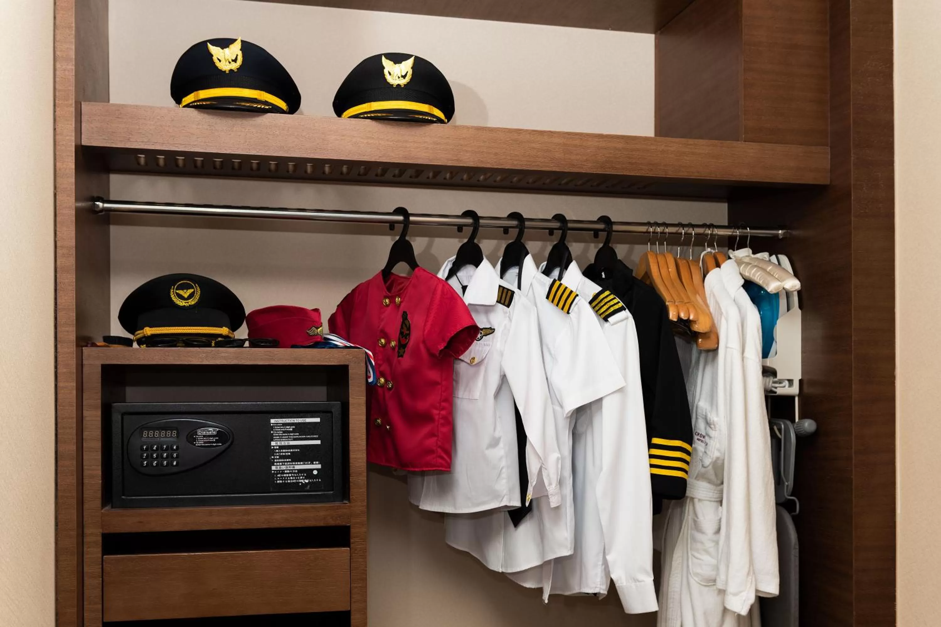 Photo of the whole room in Crowne Plaza Guangzhou City Centre by IHG