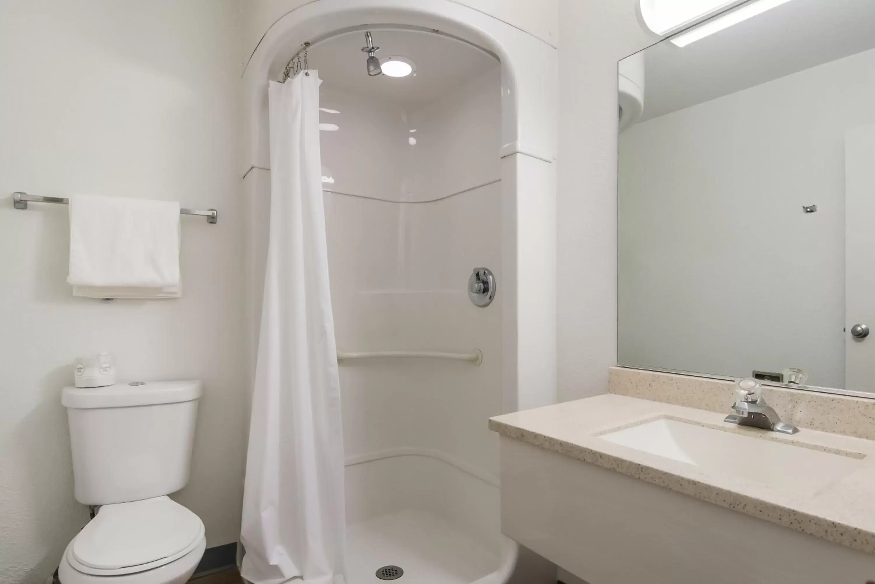 Efficiency King Room - Smoking in Rodeway Inn Greeley Efficiency King Room - Smoking in Rodeway Inn Greeley