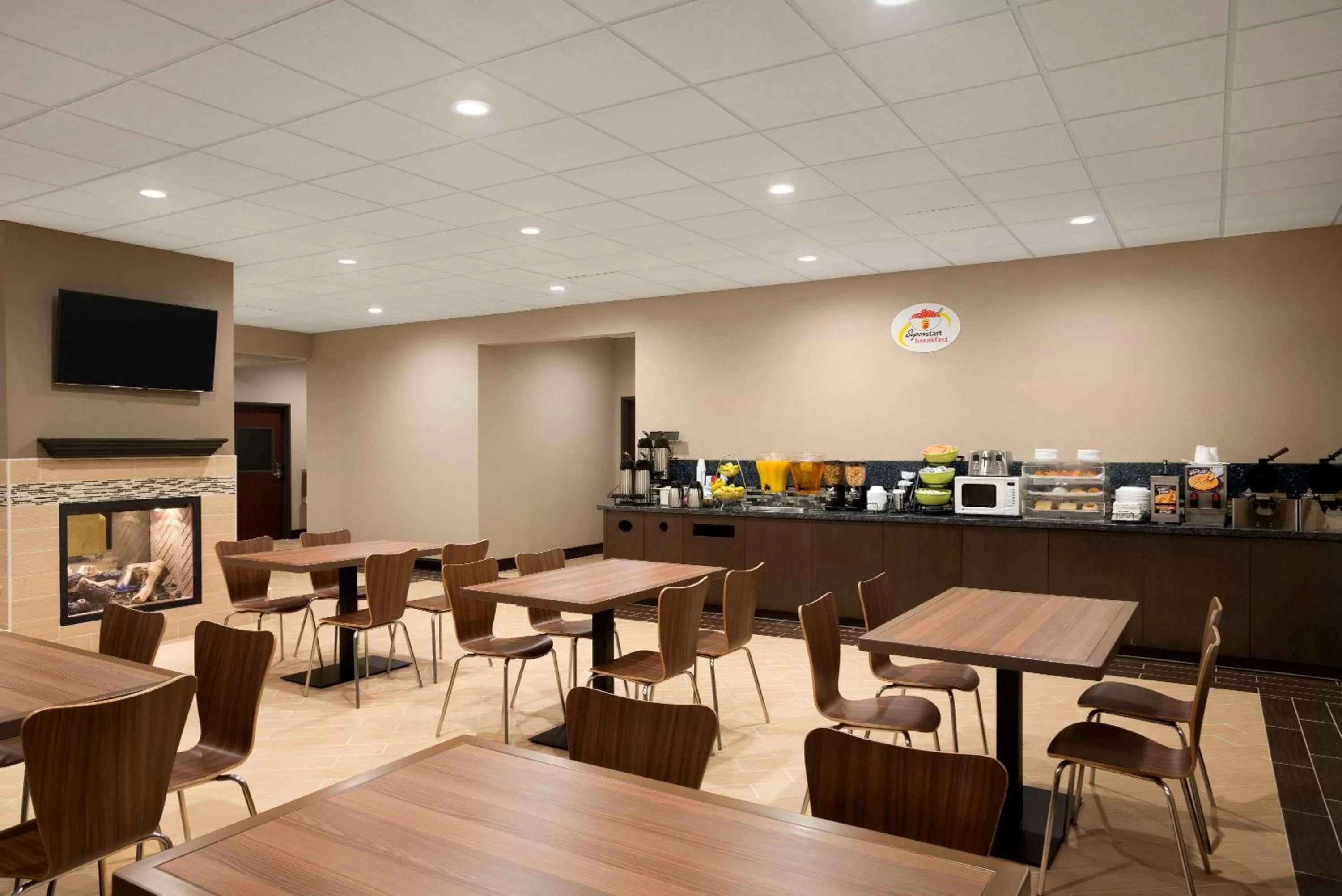 Restaurant/places to eat in Super 8 by Wyndham Hershey Chocolate Avenue