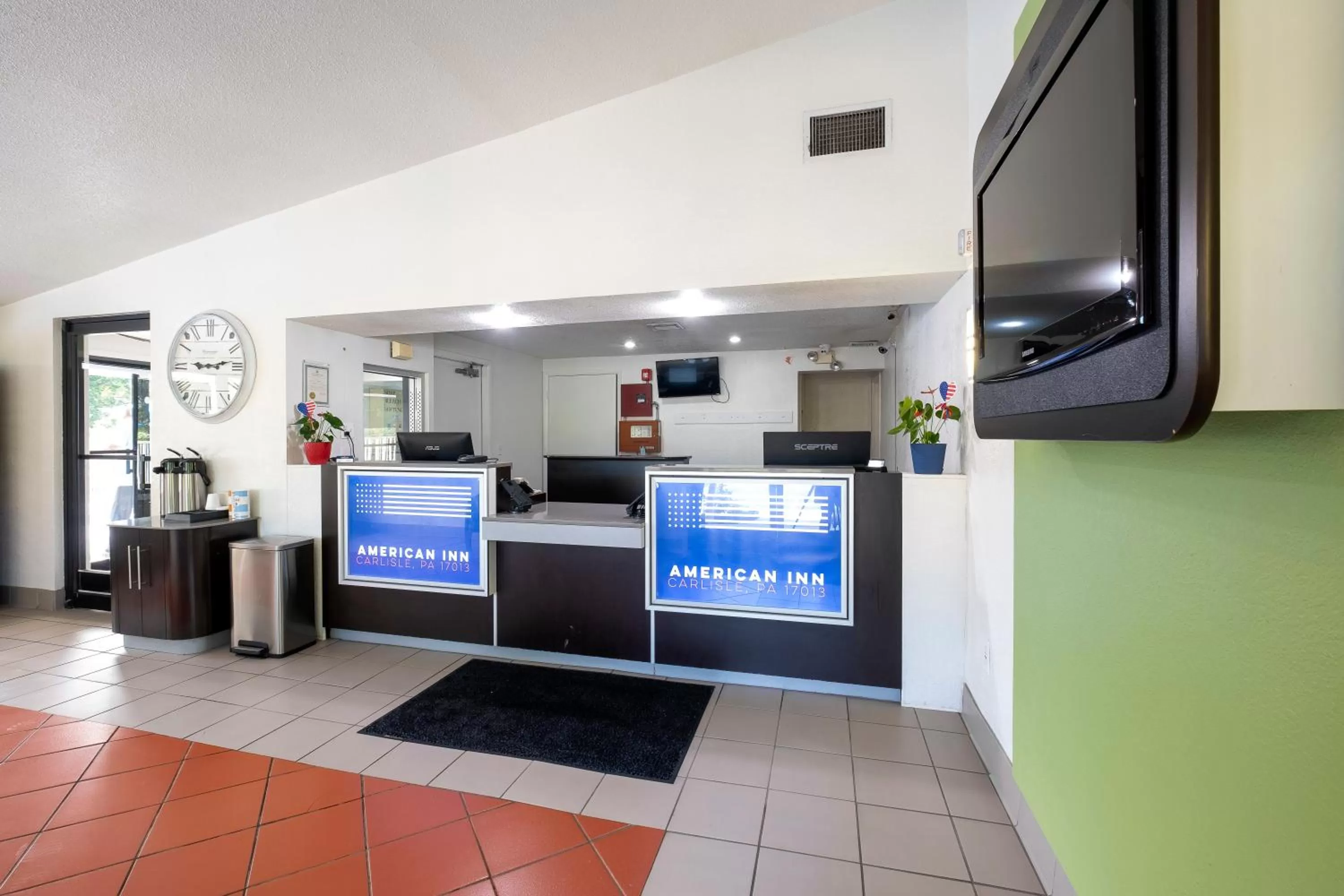 Lobby or reception in American Inn