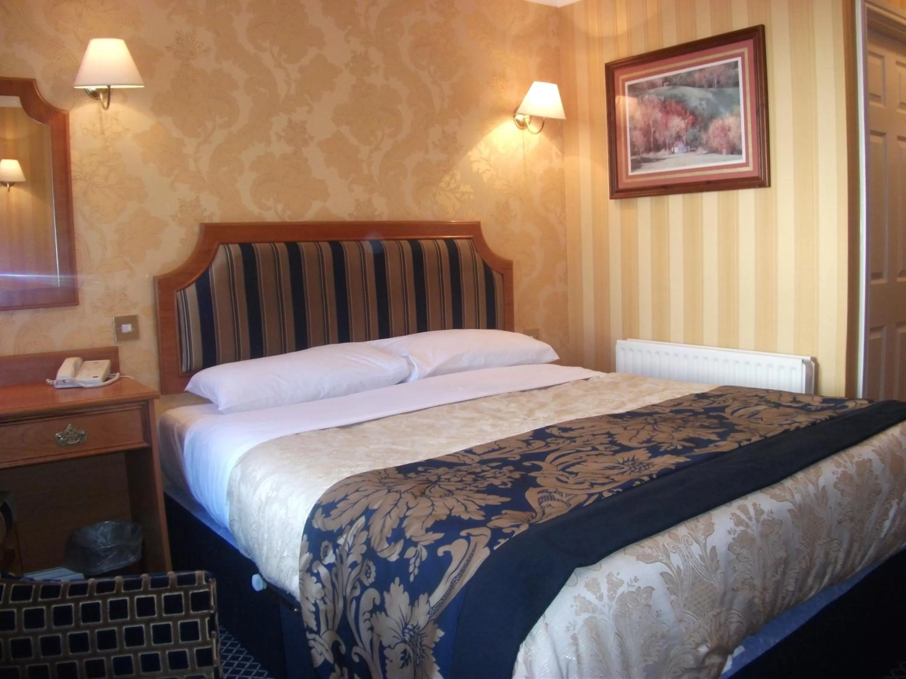 Bed in Buckatree Hall Hotel