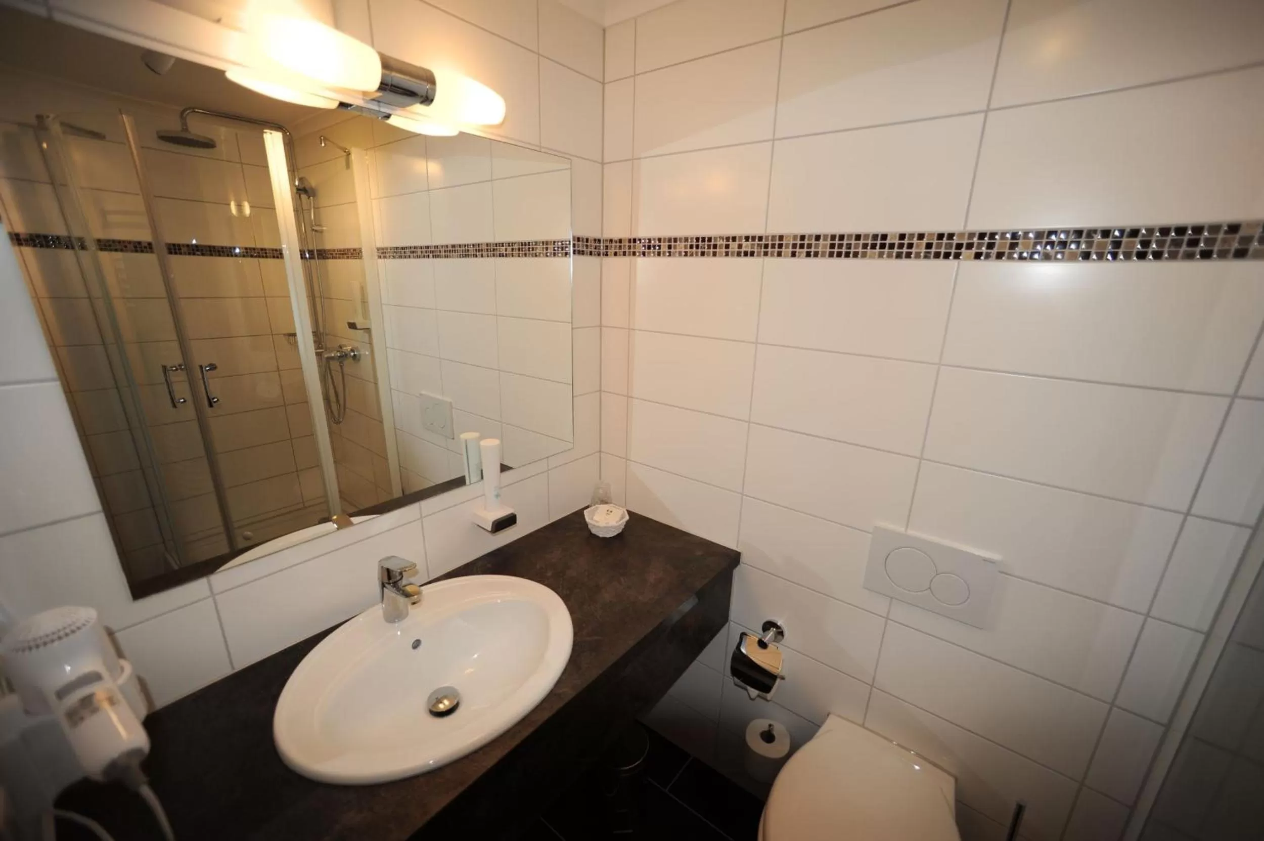 Shower in Hotel Post