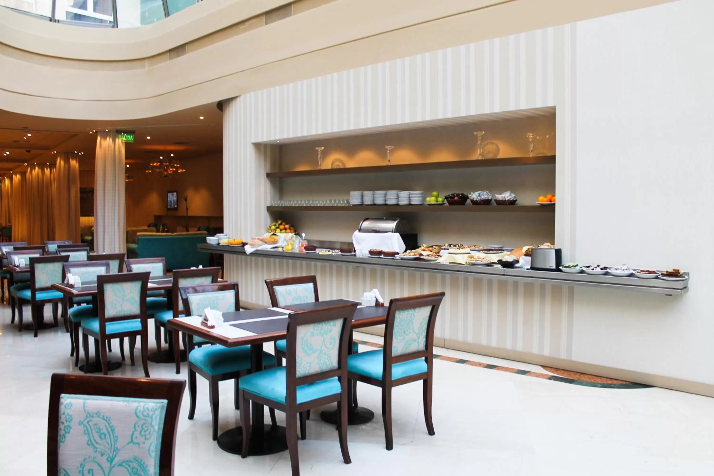 Buffet breakfast in Howard Johnson Plaza by Wyndham Buenos Aires Florida Street