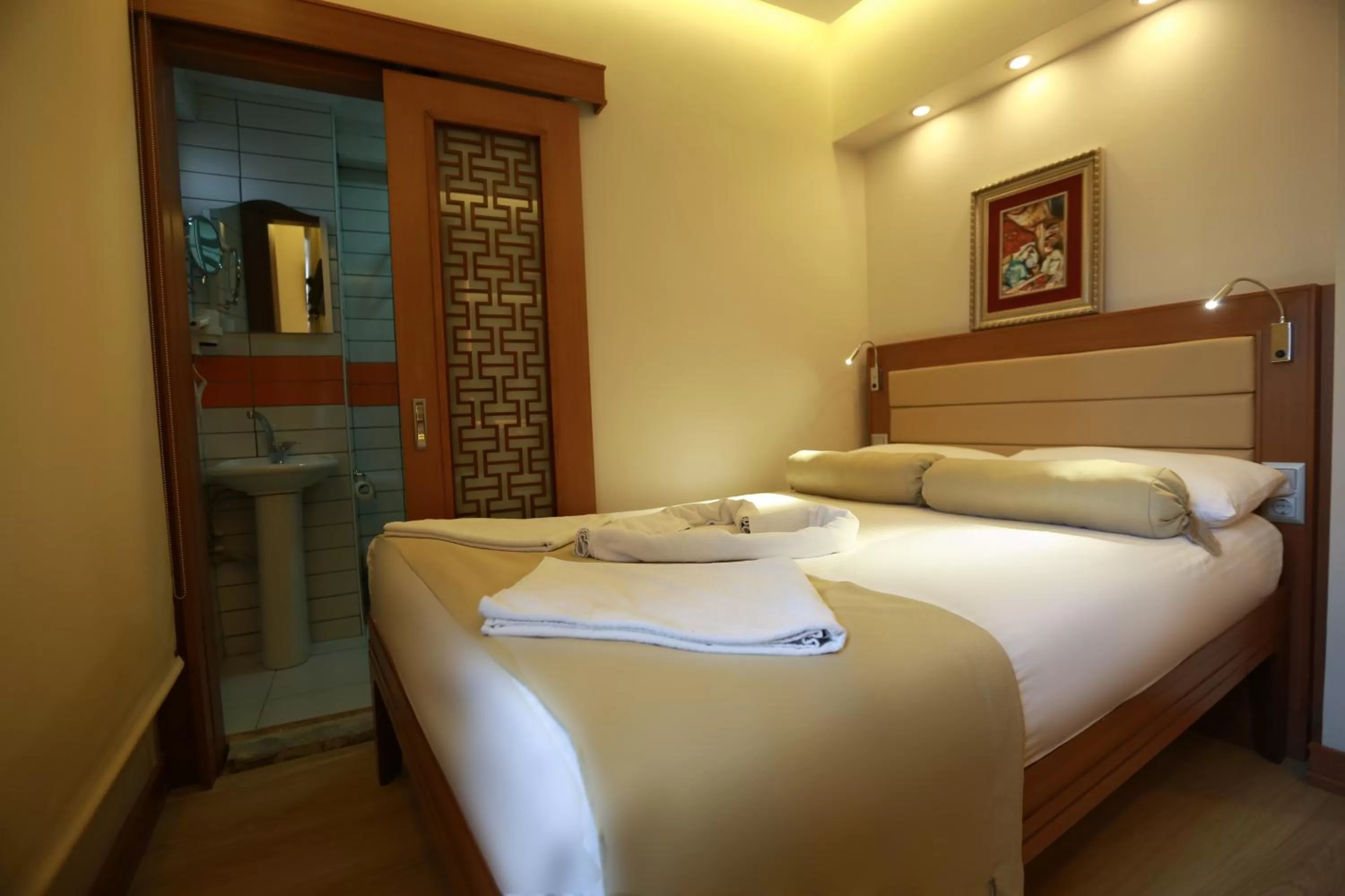 Bedroom, Bed in Sirkeci Park Hotel