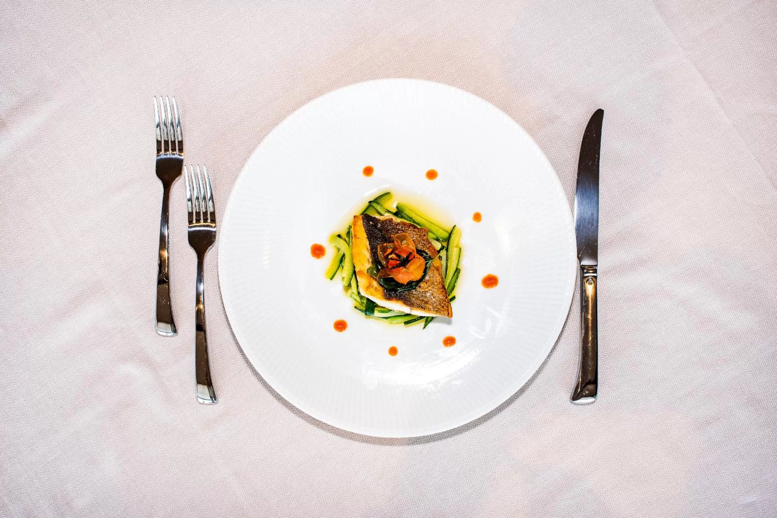 Restaurant/places to eat in M2 Hotel