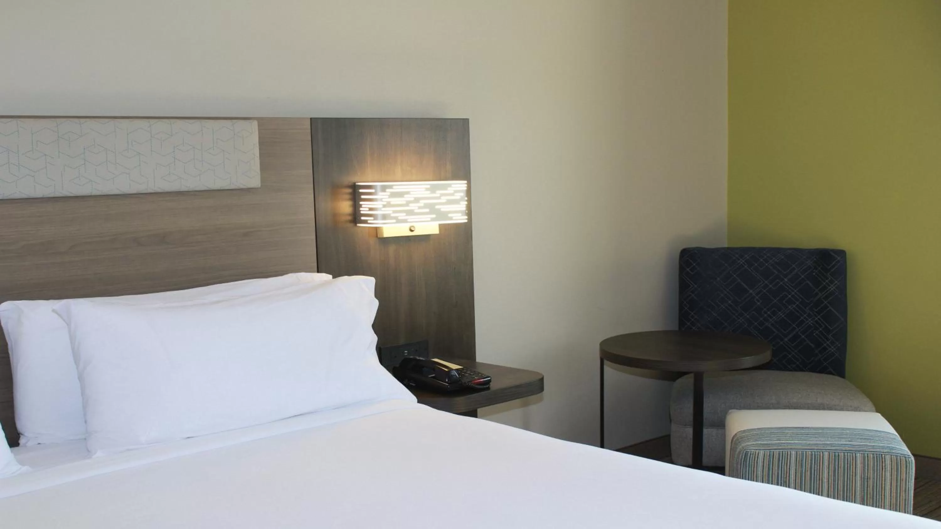 Photo of the whole room, Bed in Holiday Inn Express Hotel & Suites Hope Mills-Fayetteville Airport by IHG