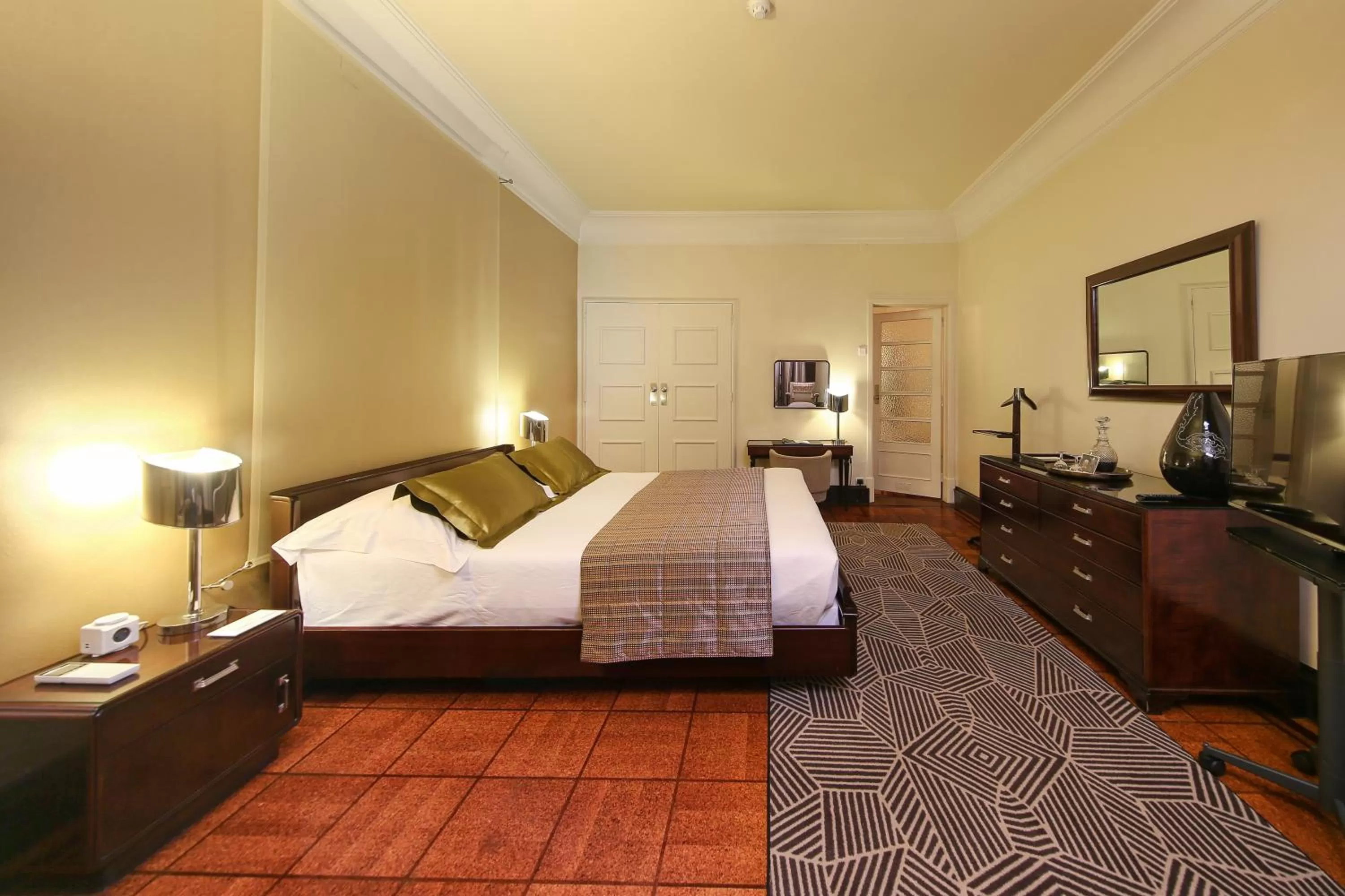 Bed in Hotel Britania Art Deco - Lisbon Heritage Collection - Avenida