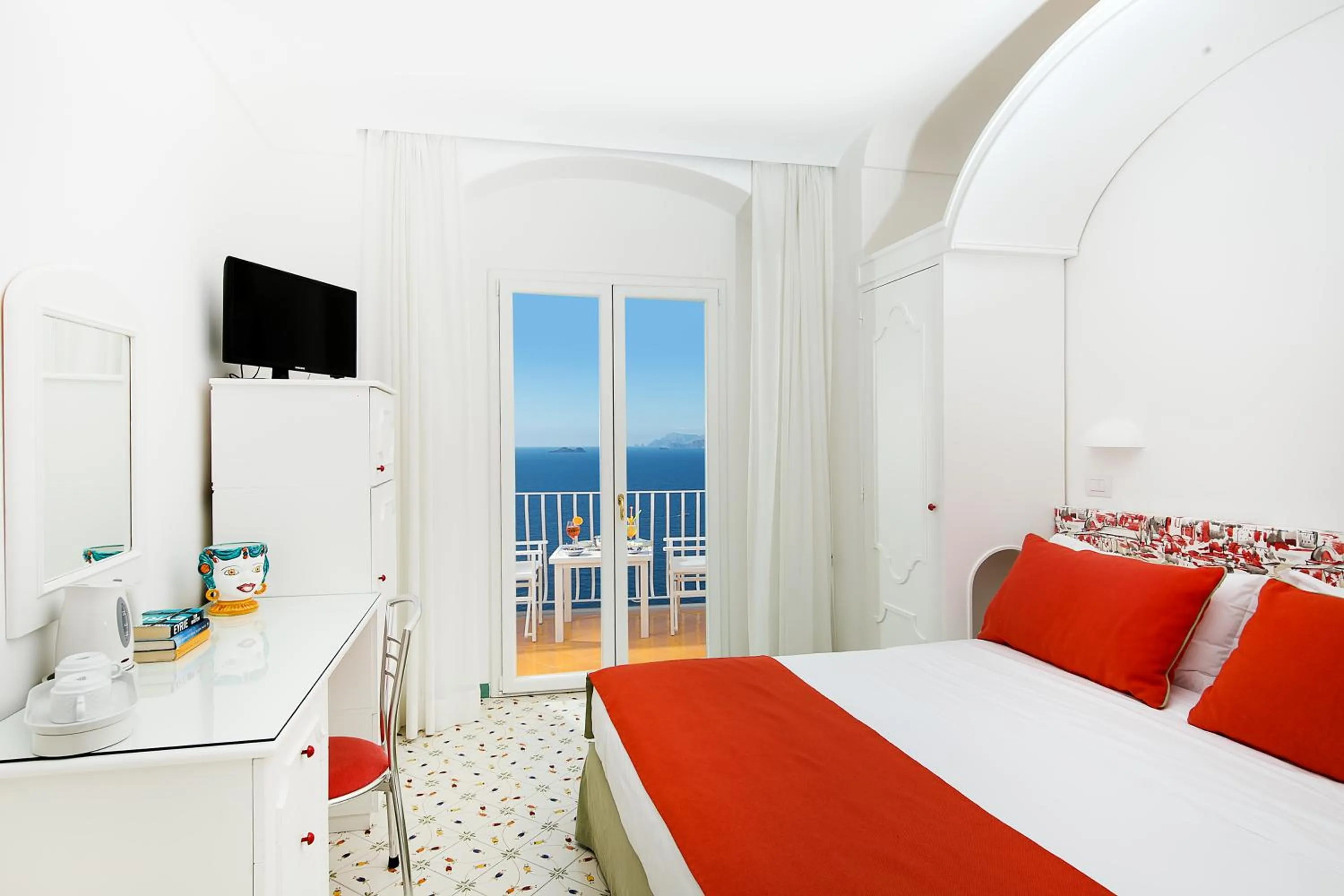 Sea view, Bed in Tramonto d'Oro