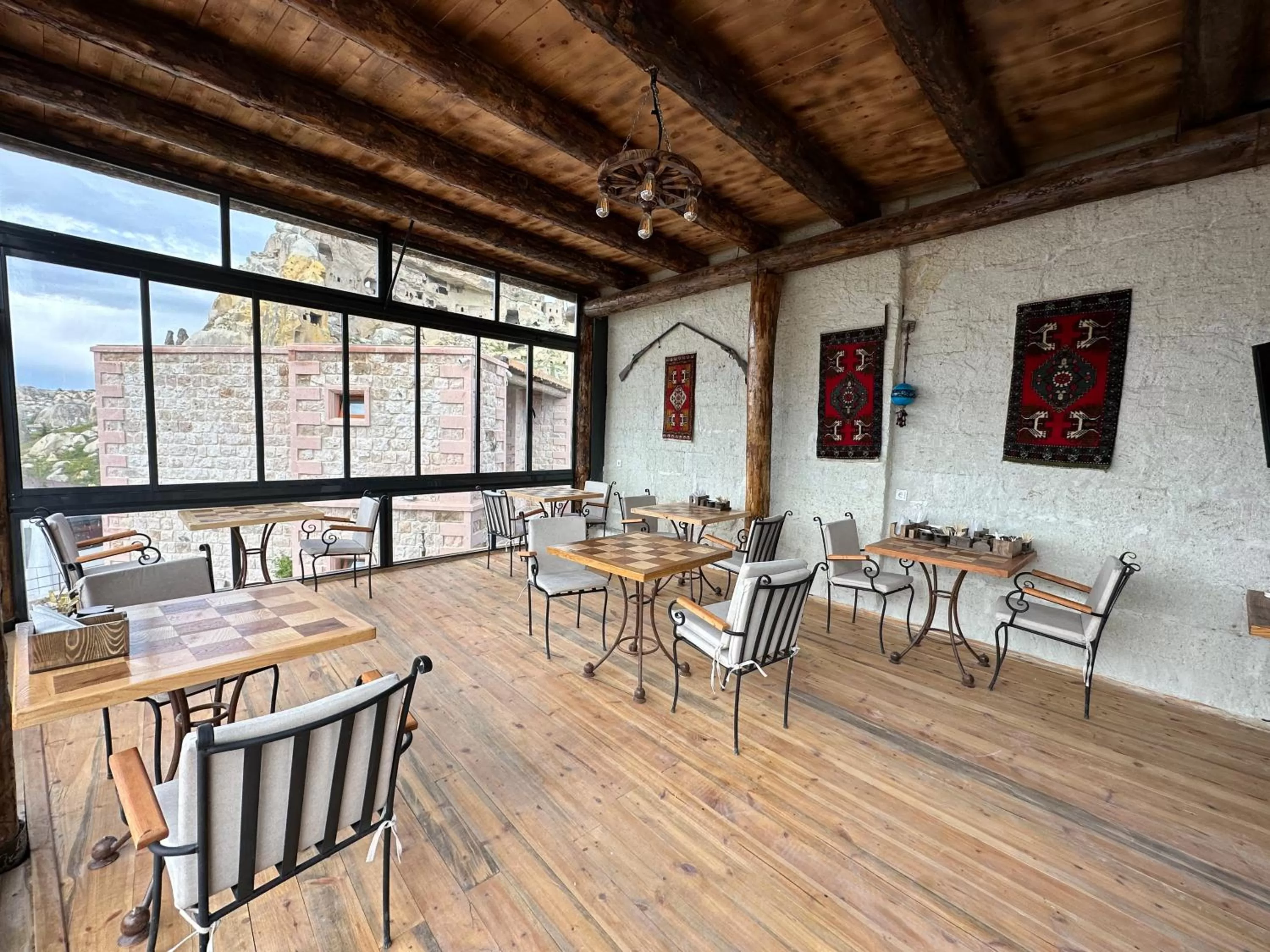 Restaurant/places to eat in Atax Cave House