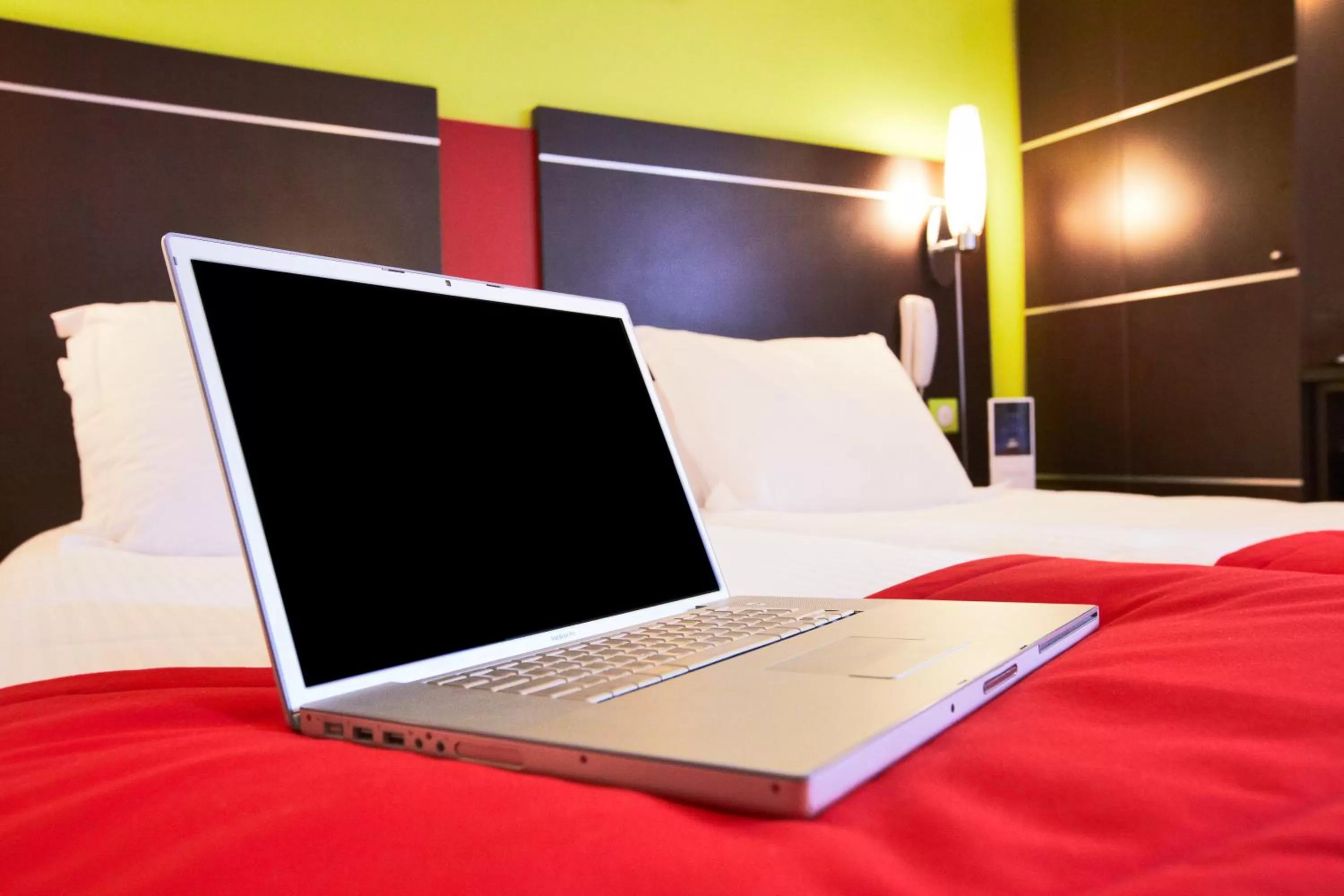 Bed in Enzo Hotels Reims Tinqueux by Kyriad Direct