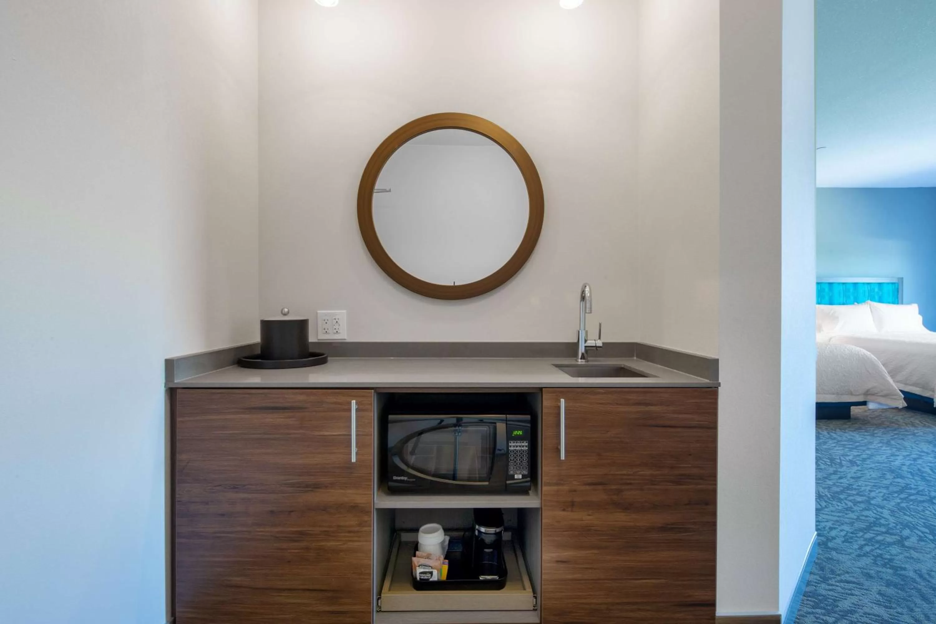 Photo of the whole room, Bed in Hampton Inn & Suites Edmonton St. Albert, Ab