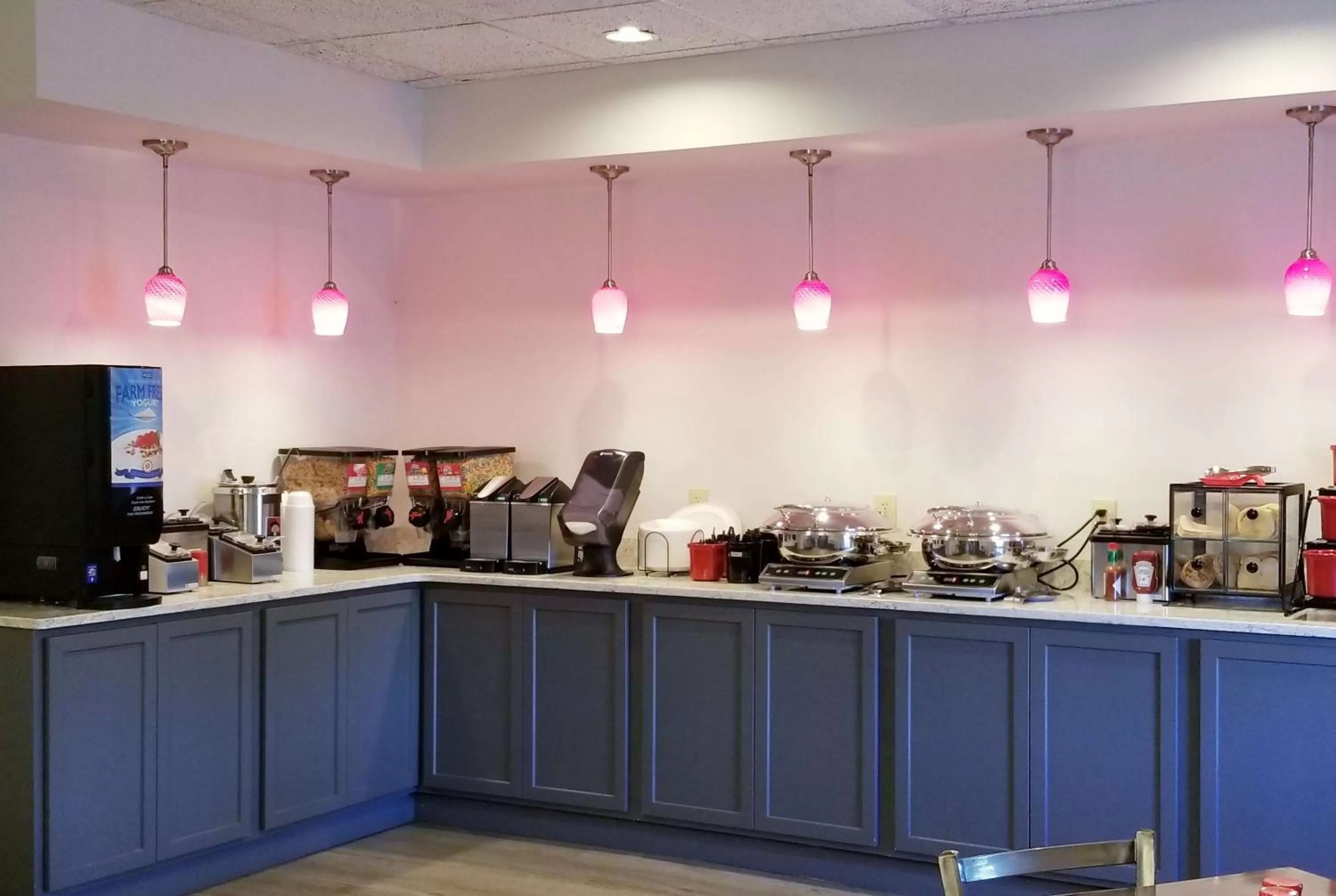 Restaurant/places to eat in Ramada by Wyndham Sellersburg/Louisville North