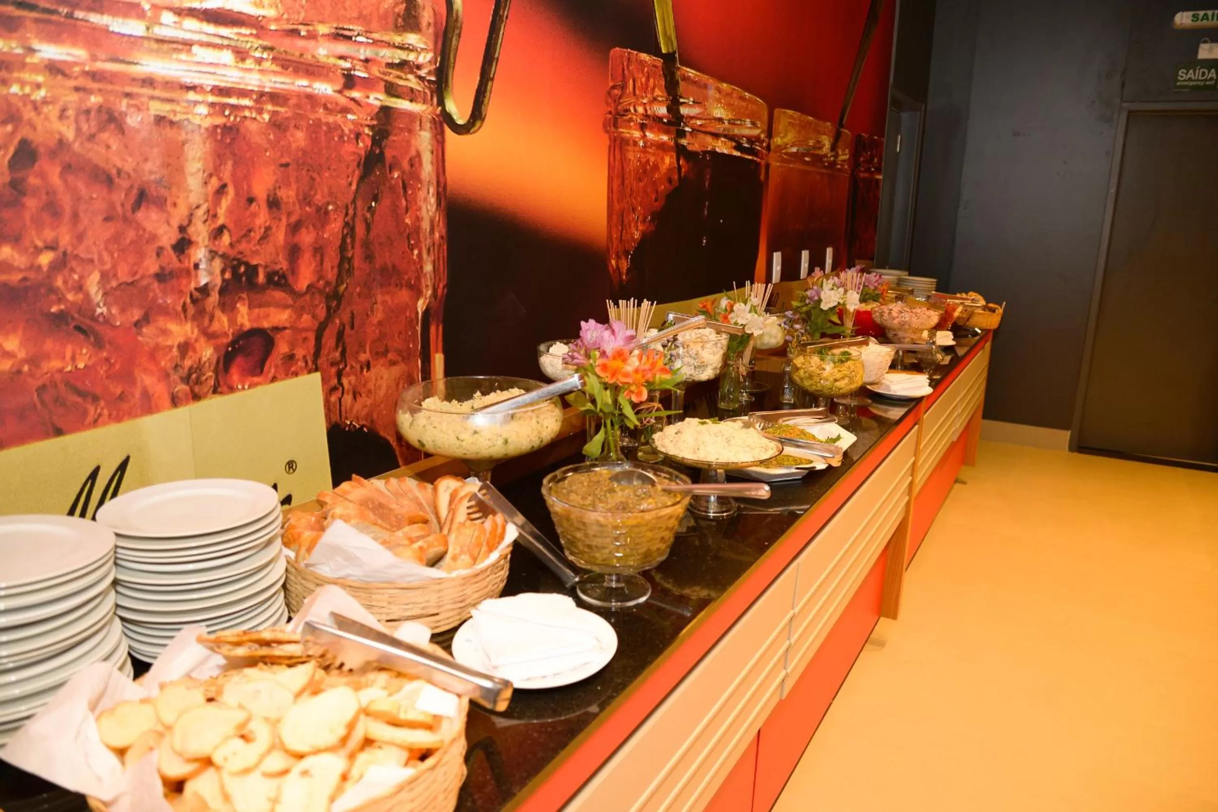 Food and drinks in Ibis Guaratingueta Aparecida - Circuito da Fé