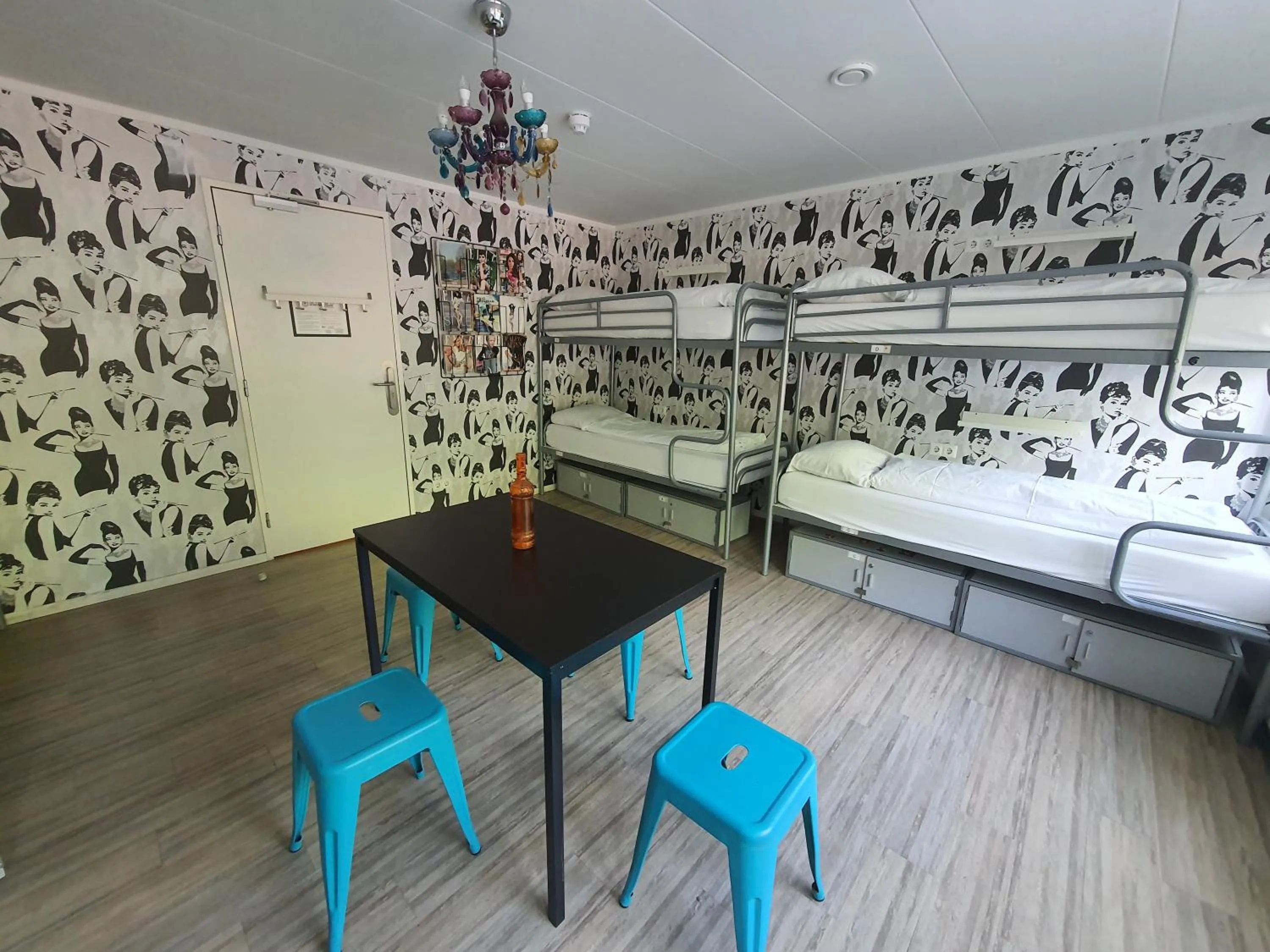 Photo of the whole room, Bed in Dutchies Hostel