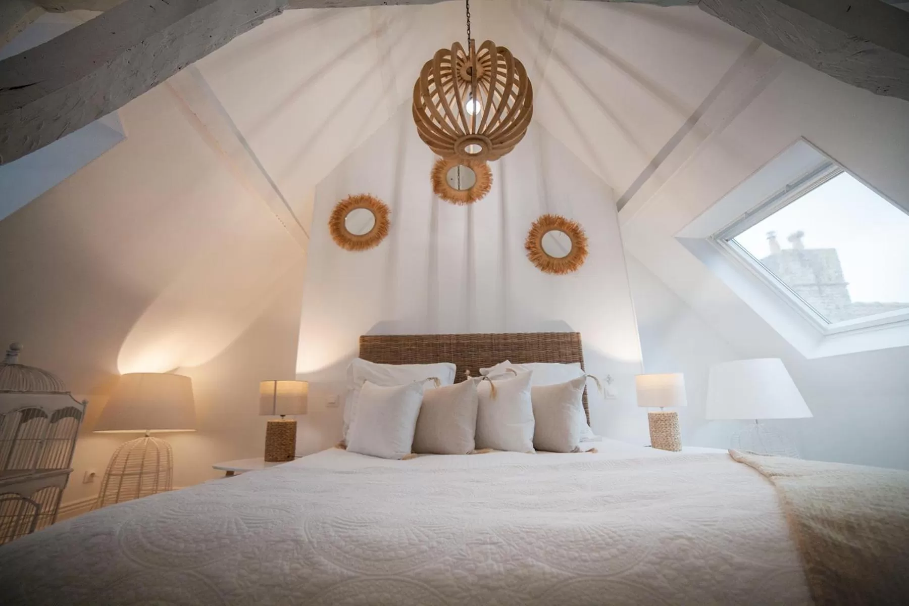 Photo of the whole room, Bed in Bienvenue Chez Nous