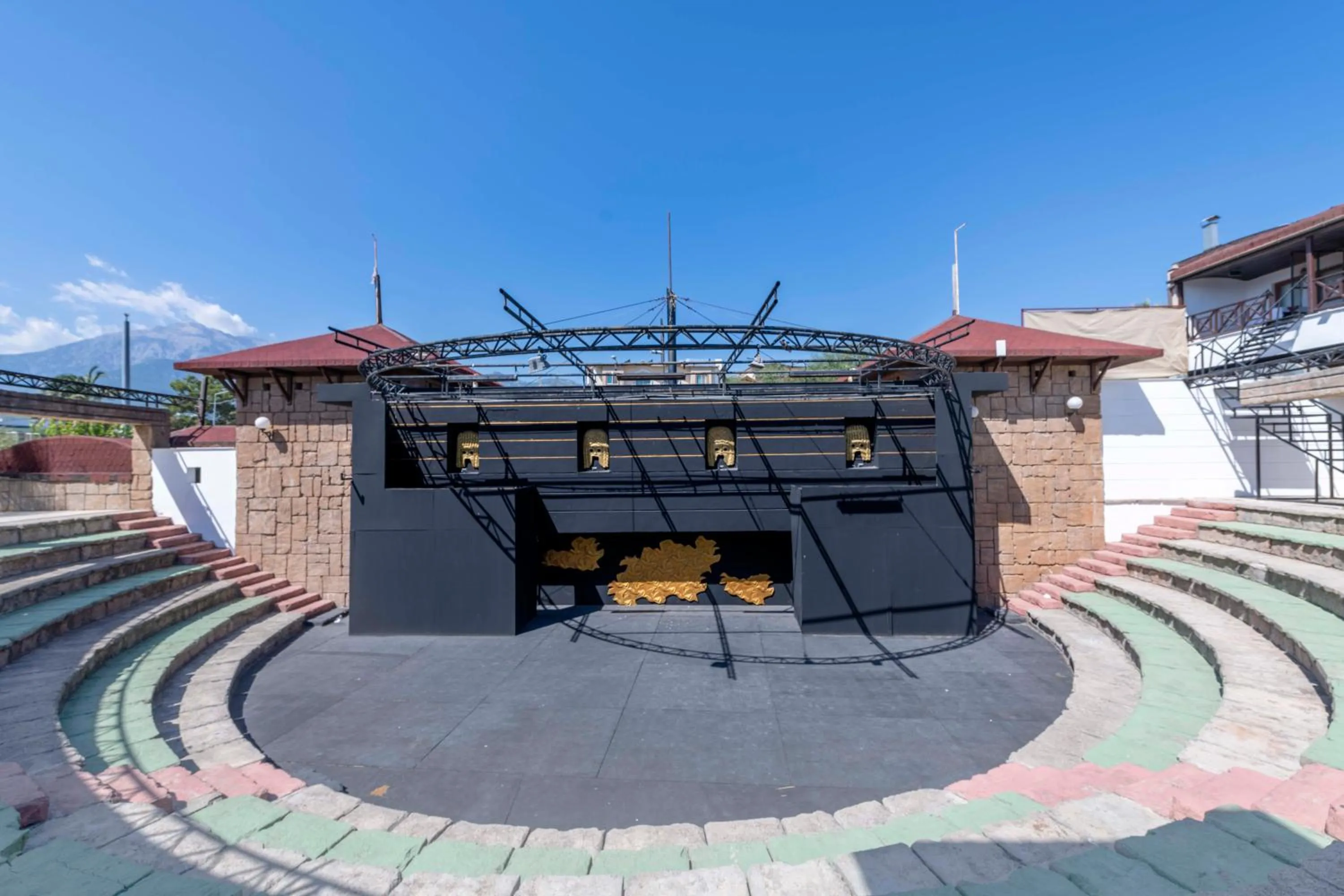 Evening entertainment in Armas Labada