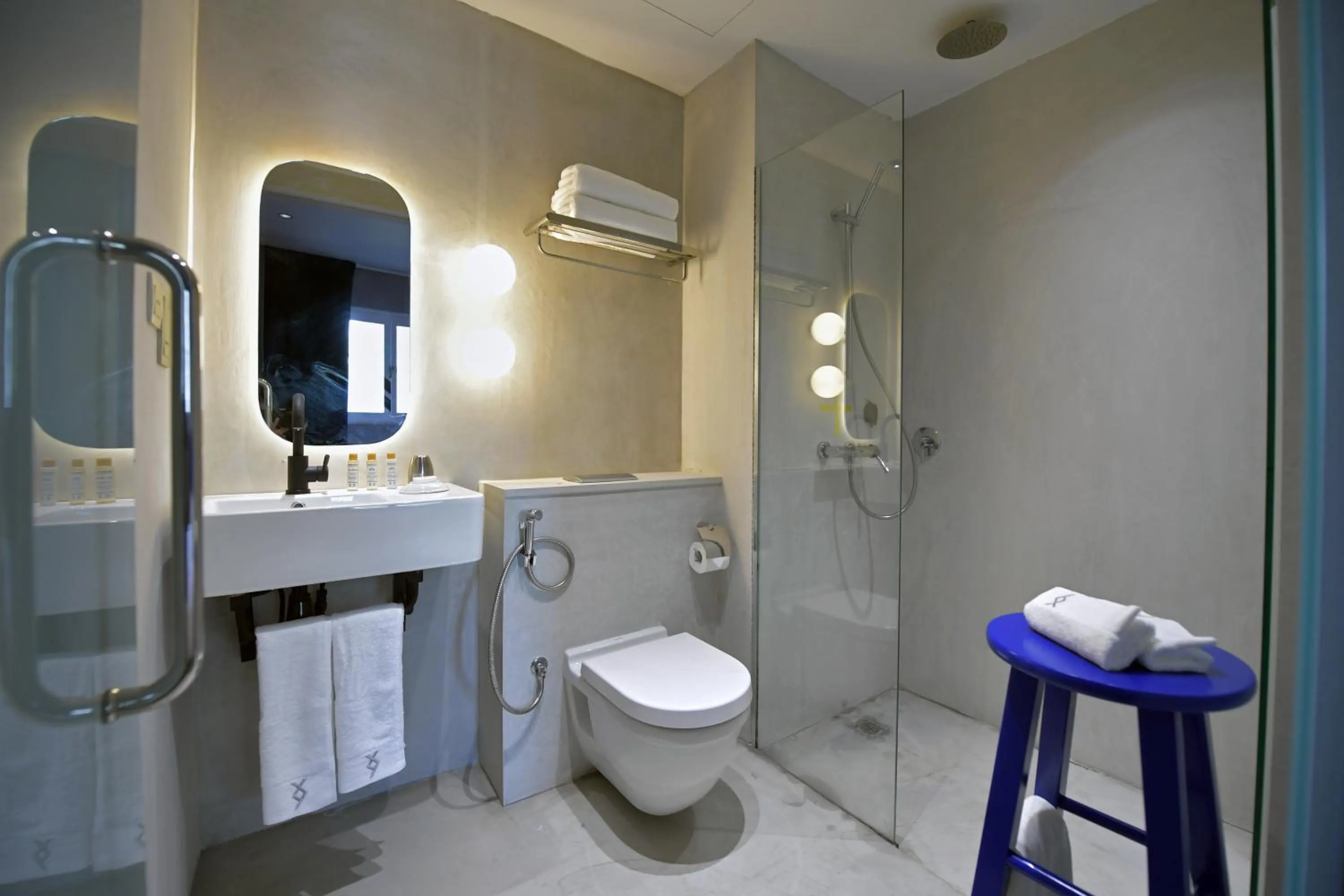 Bathroom in Hi Hotel