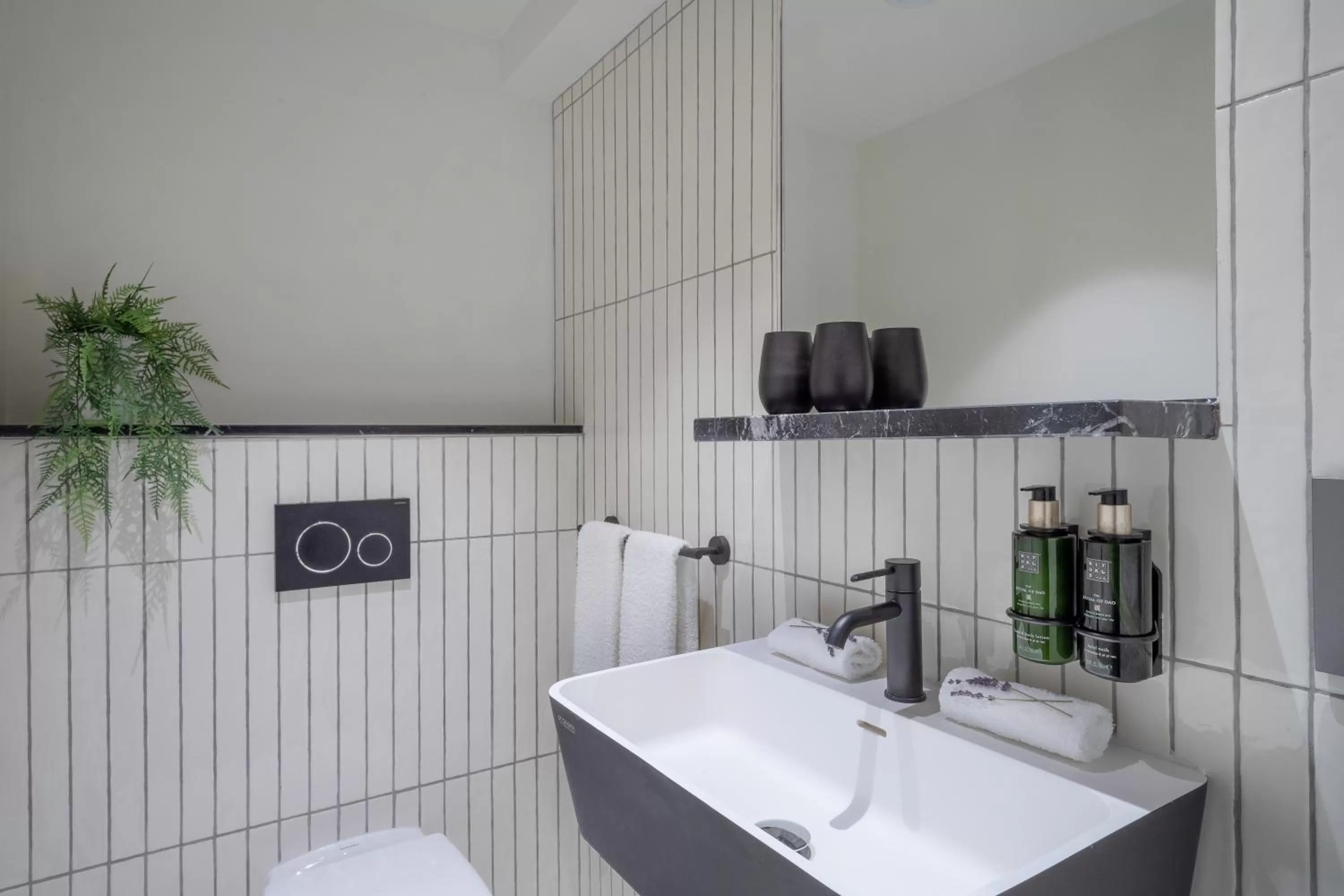 Toilet in Melia White House Hotel