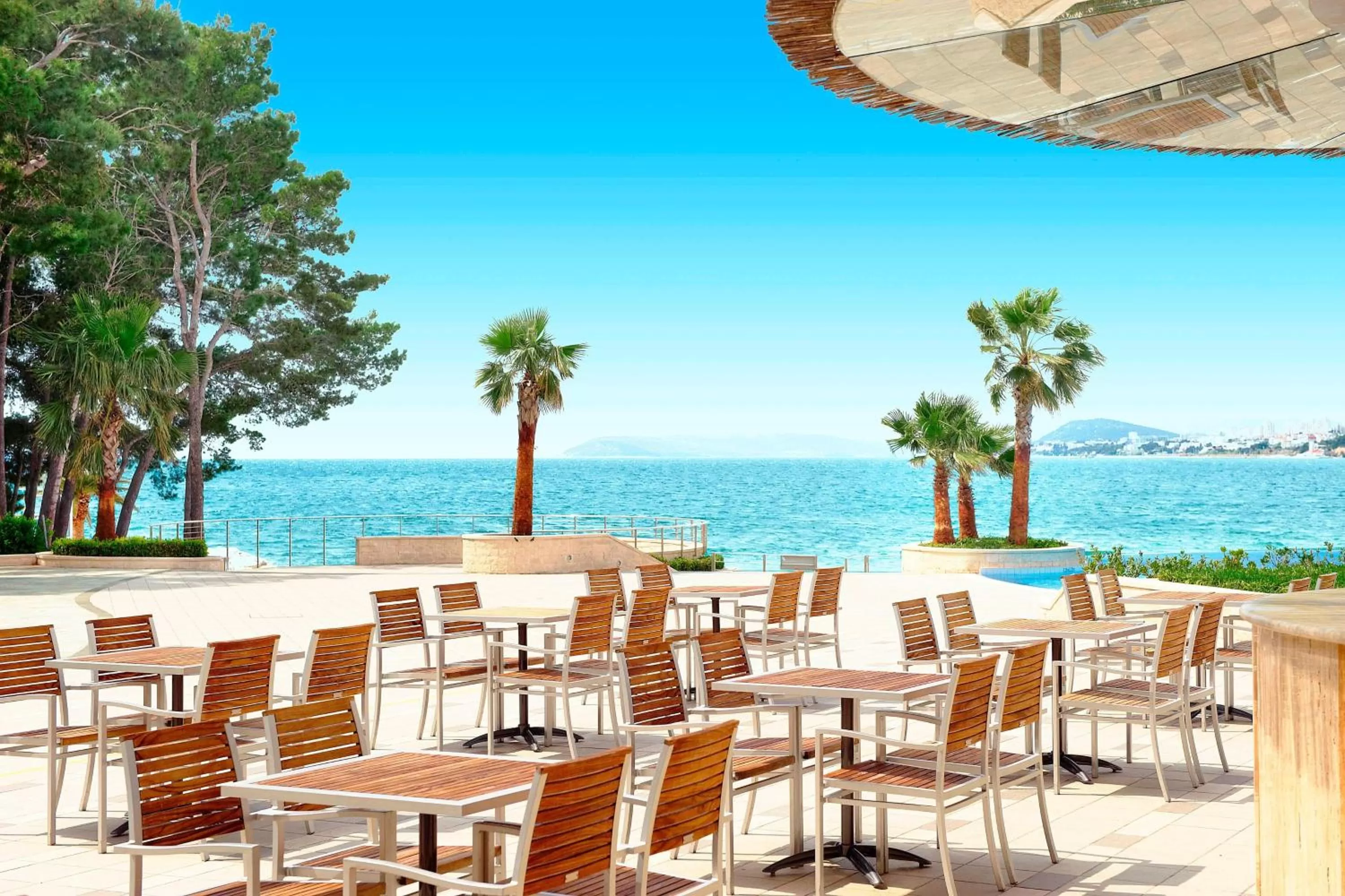 Lounge or bar in Le Meridien Lav Split