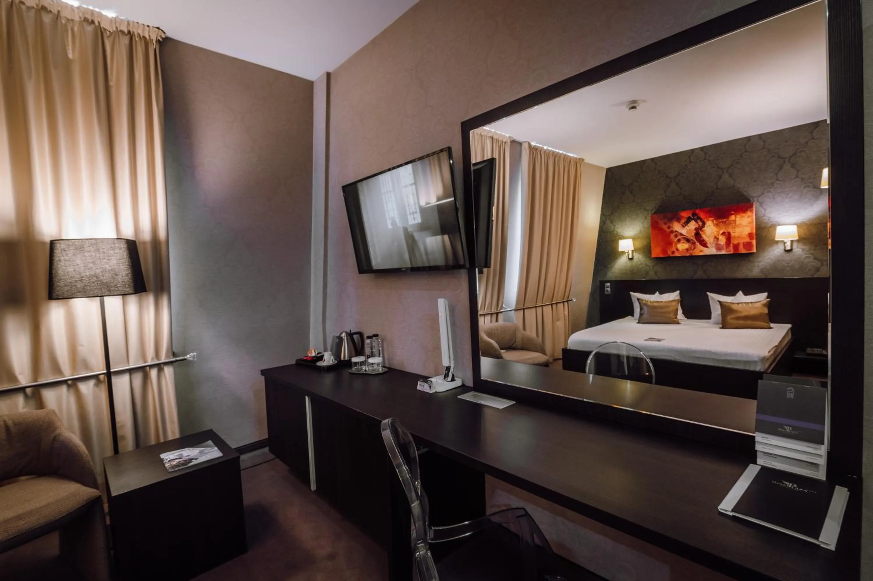 Bed in Plaza V Executive Hotel