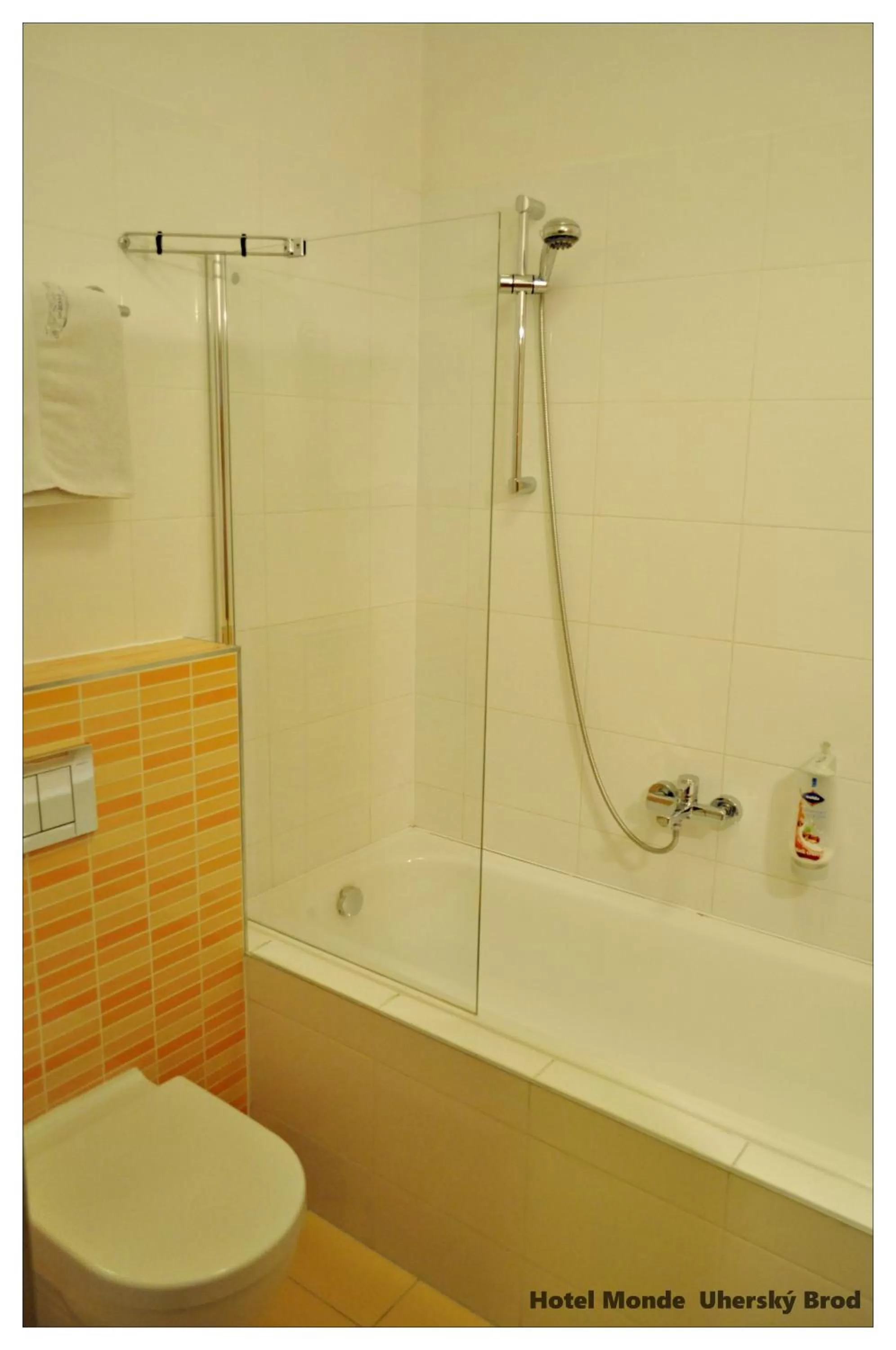 Bathroom in Hotel Monde