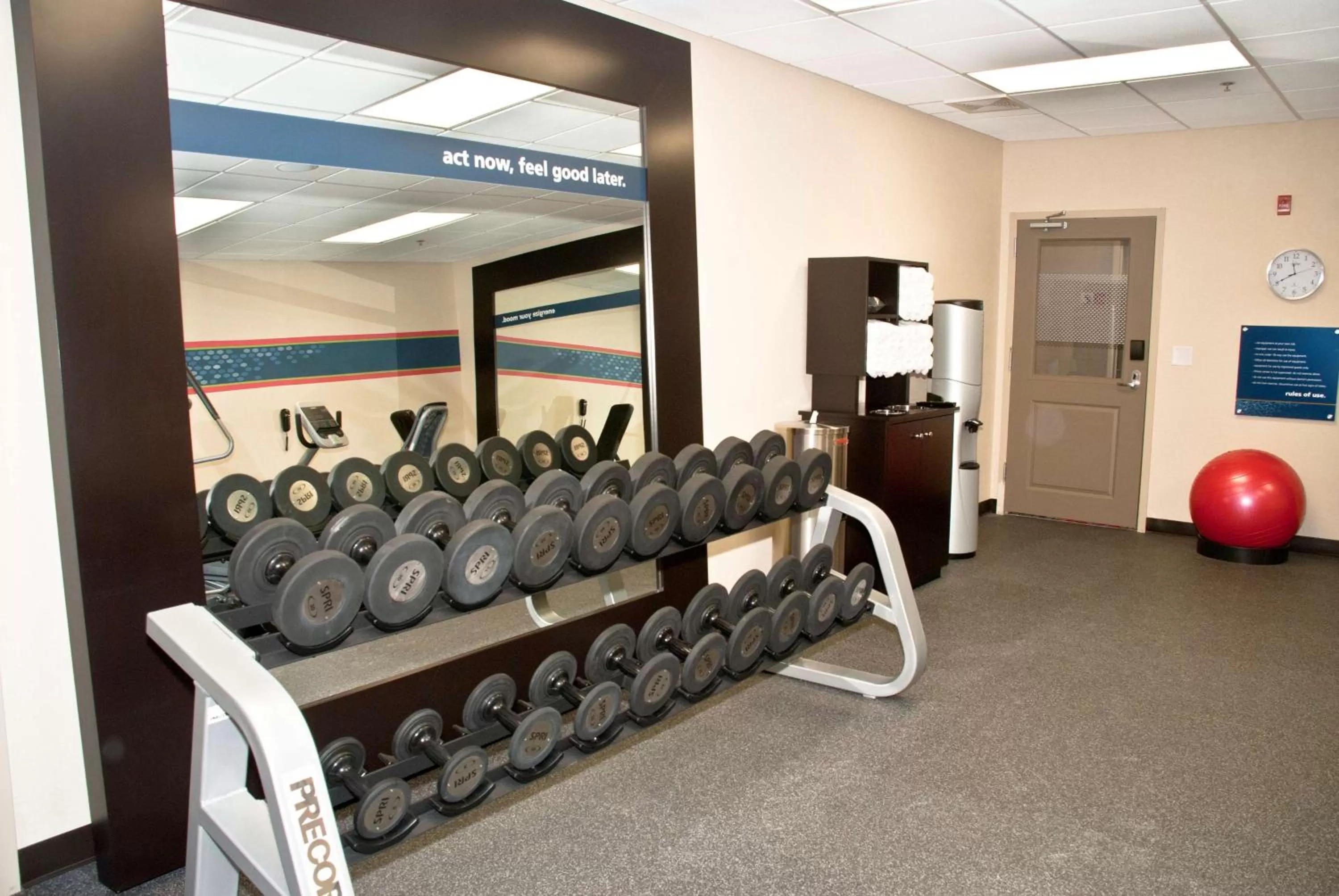 Fitness centre/facilities in Hampton Inn Maumelle
