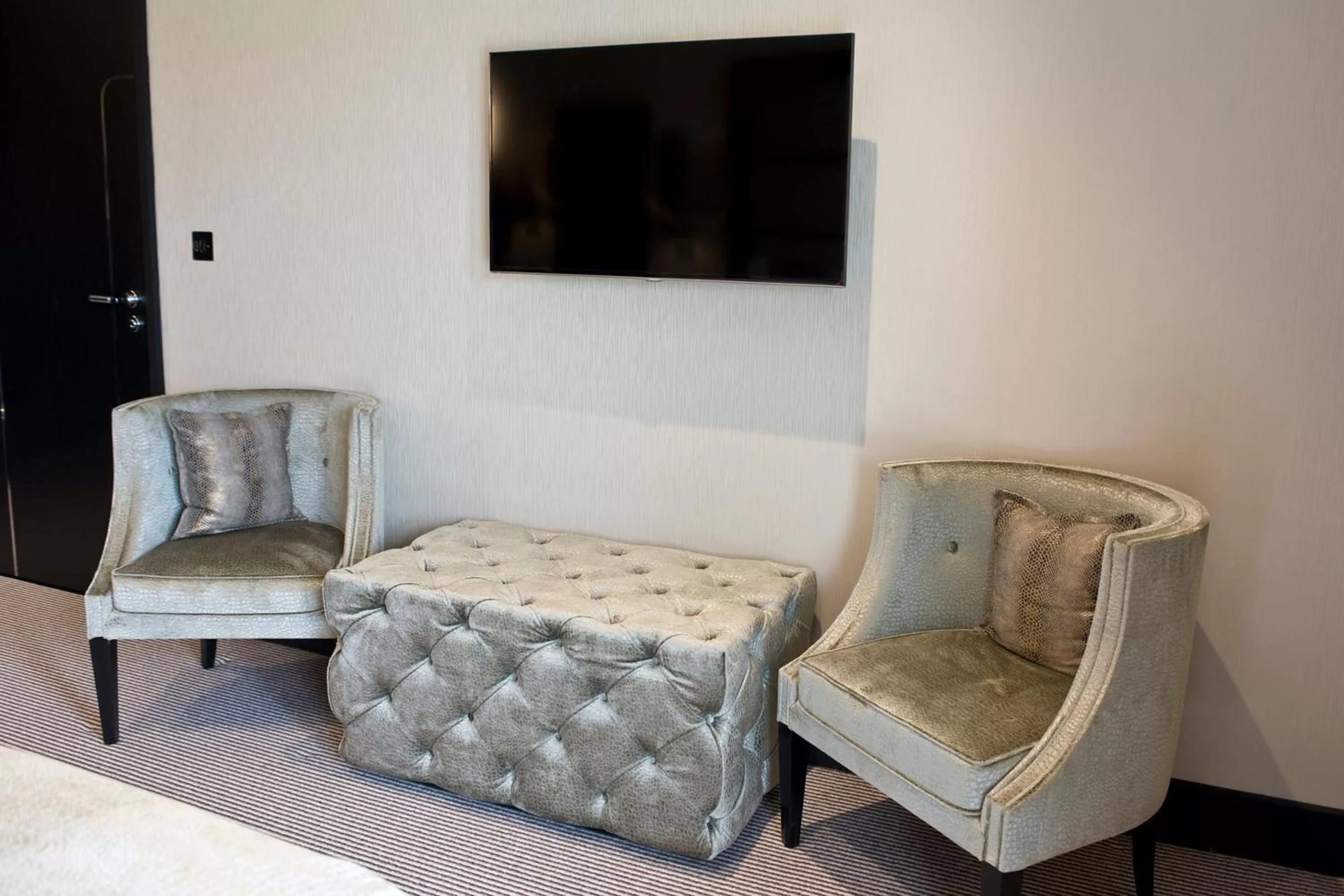 Seating area in The Lodge at Kingswood