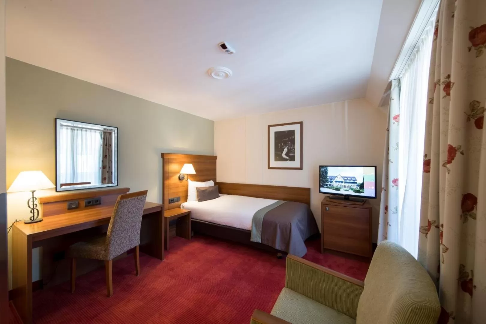 Photo of the whole room, Bed in Hotel De Bilderberg