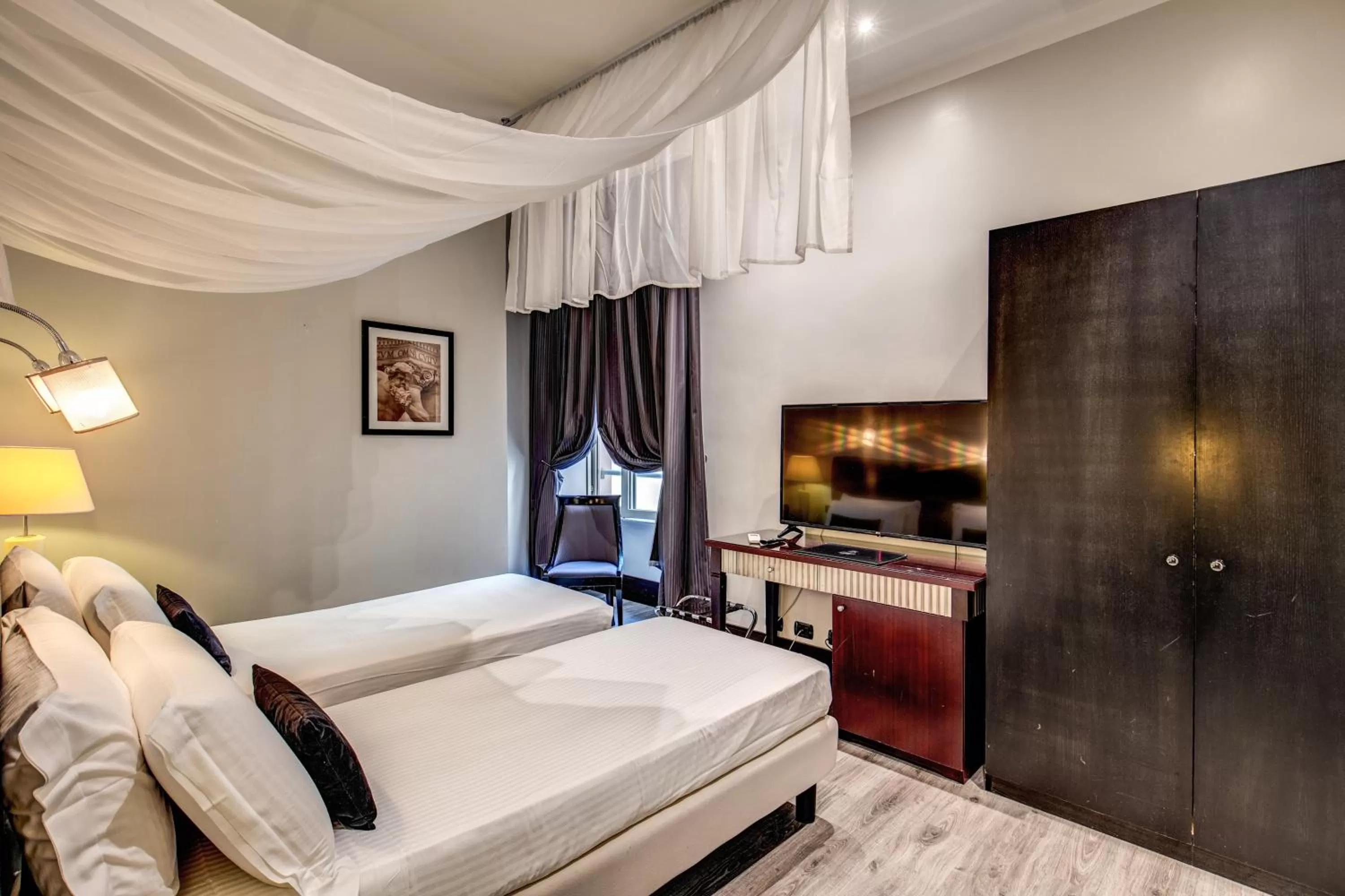 Photo of the whole room, Bed in Hotel Giuggioli