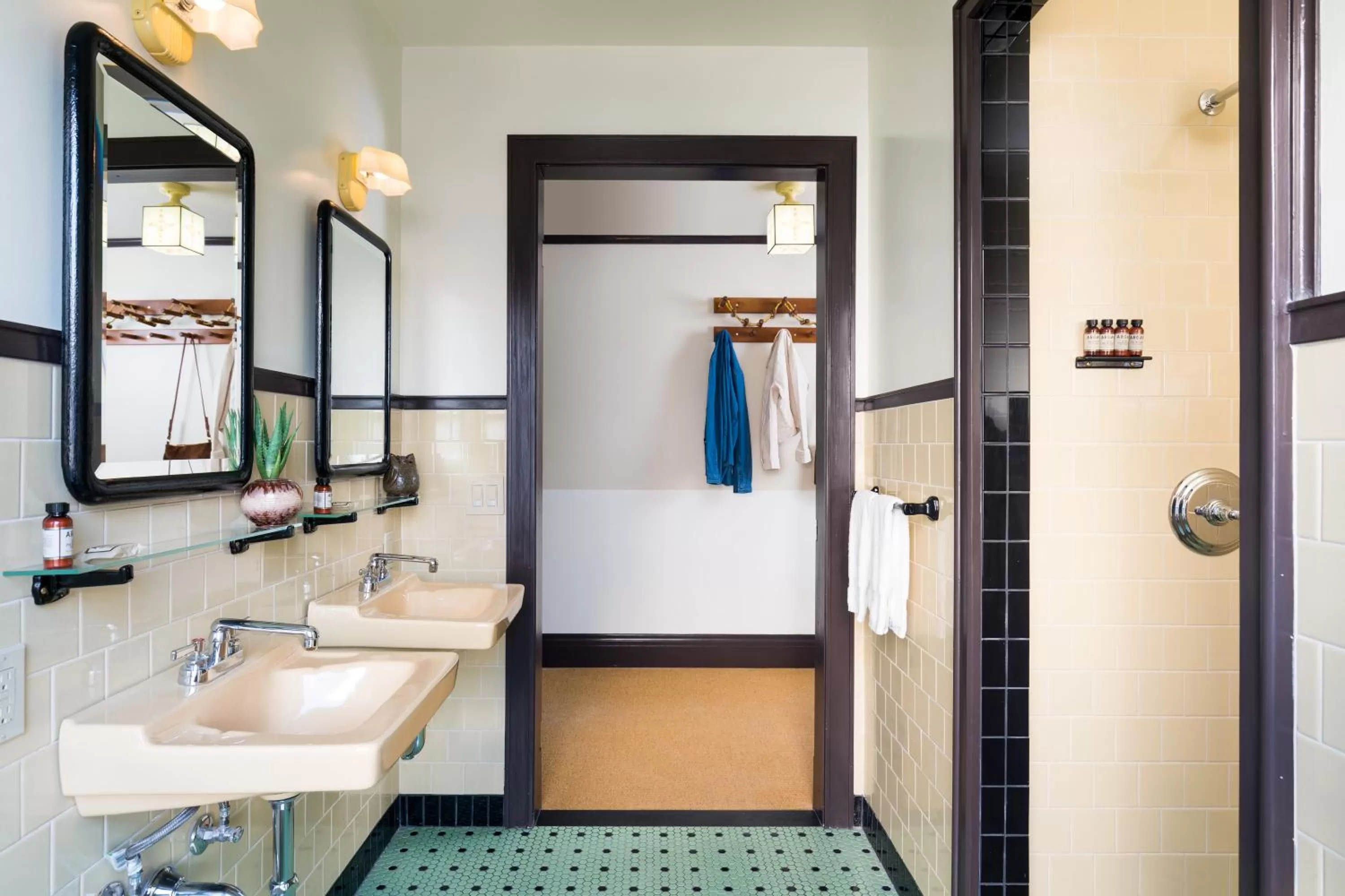 Bathroom in Freehand Los Angeles