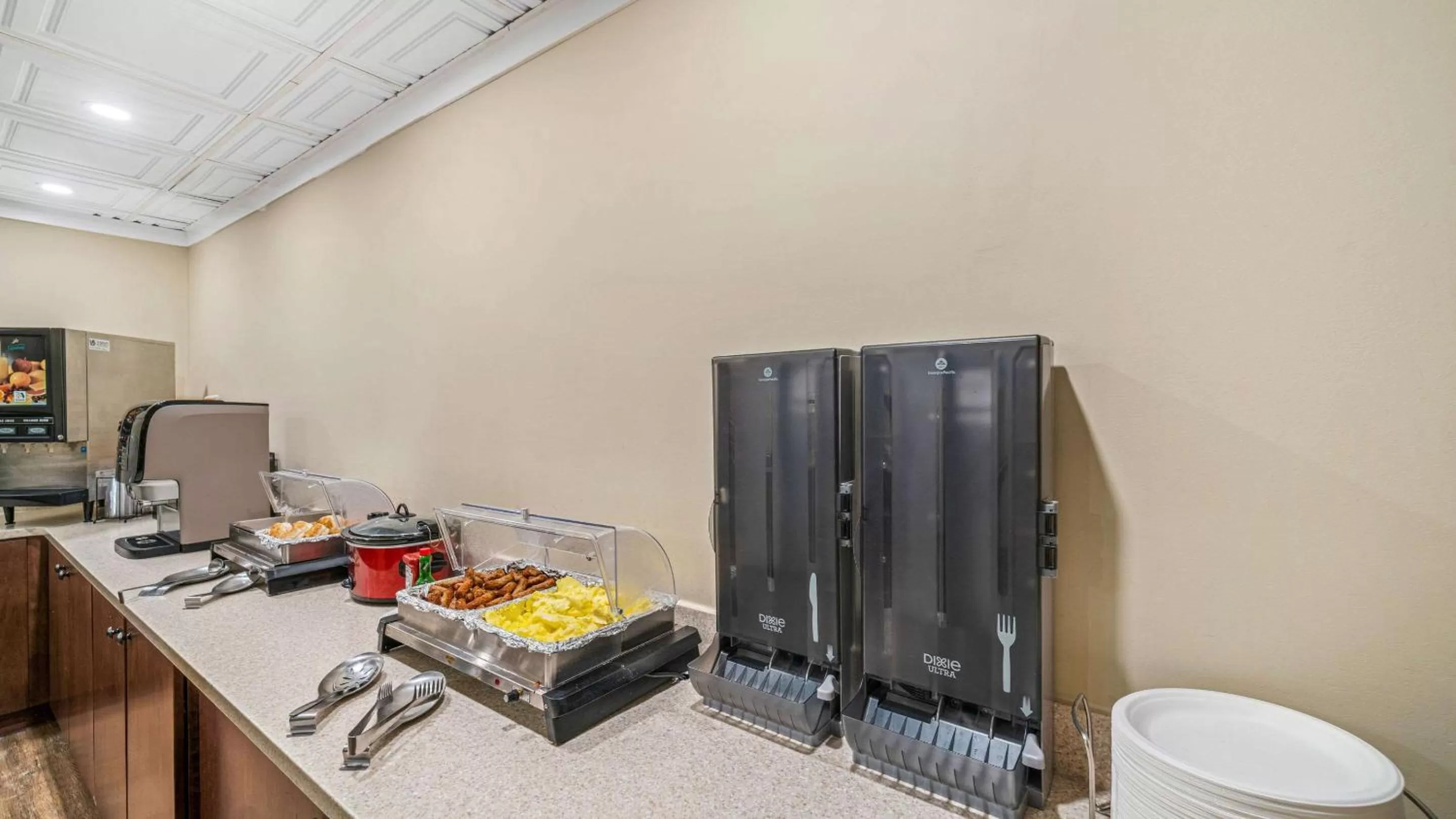 Breakfast in Clarion Hotel & Suites Fairbanks near Ft Wainwright