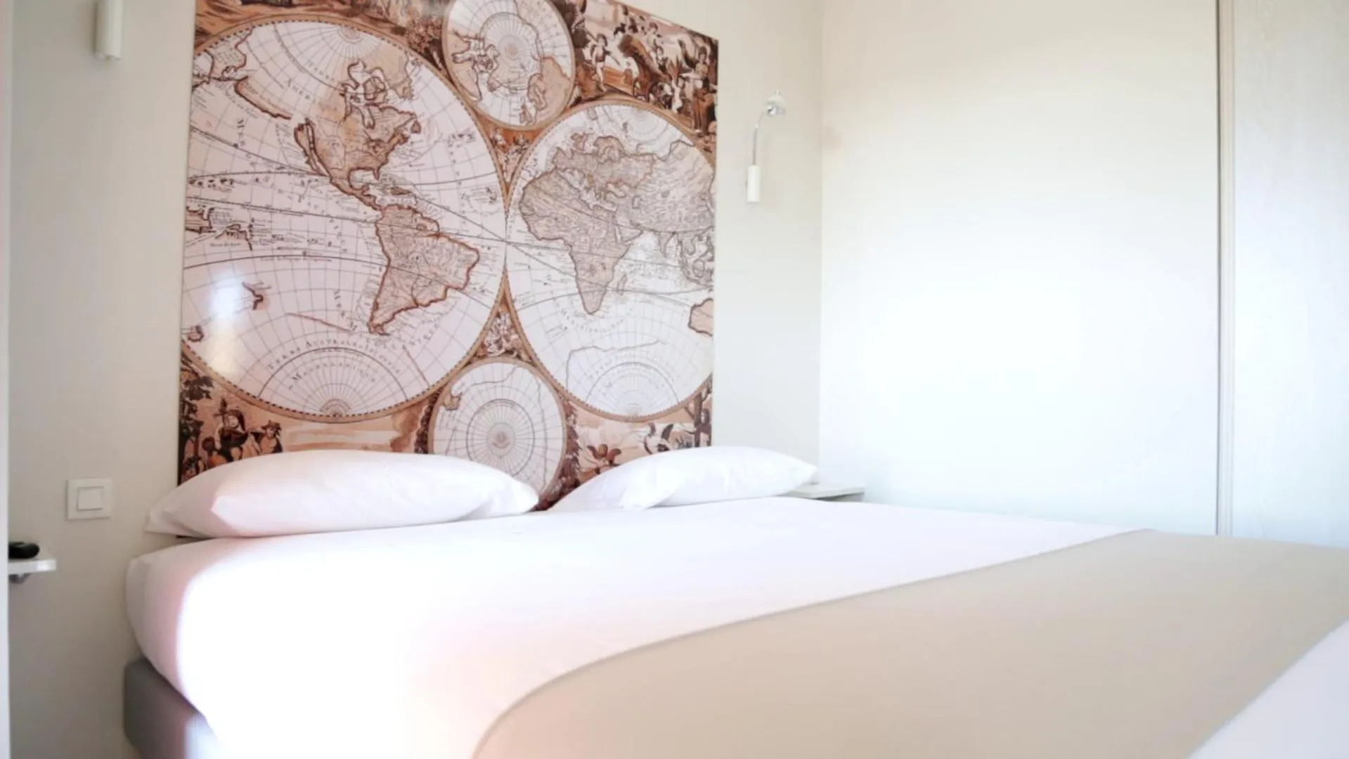 Bed in Hotel Grand Cap Rooftop Pool