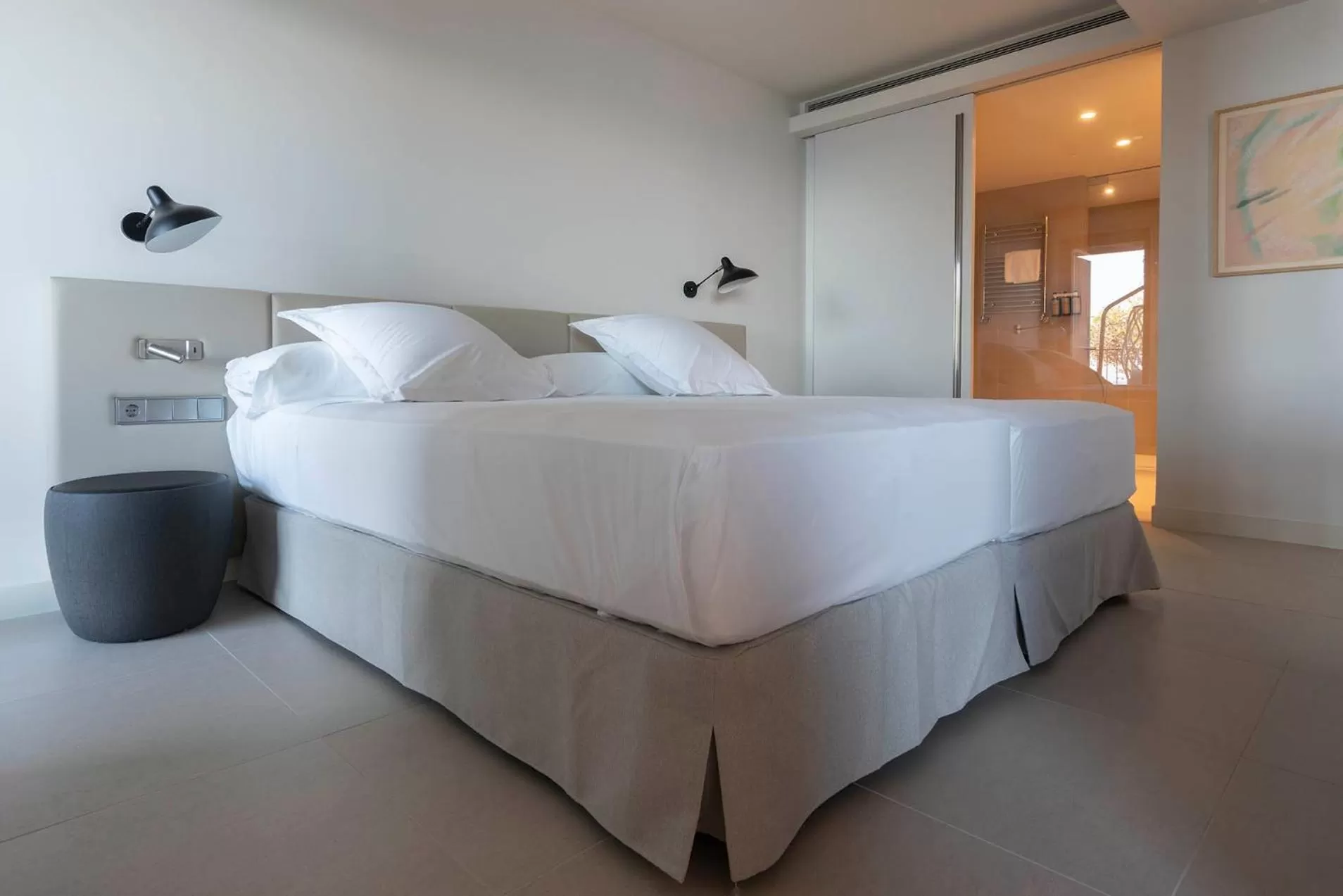 Photo of the whole room, Bed in Parador de Aiguablava