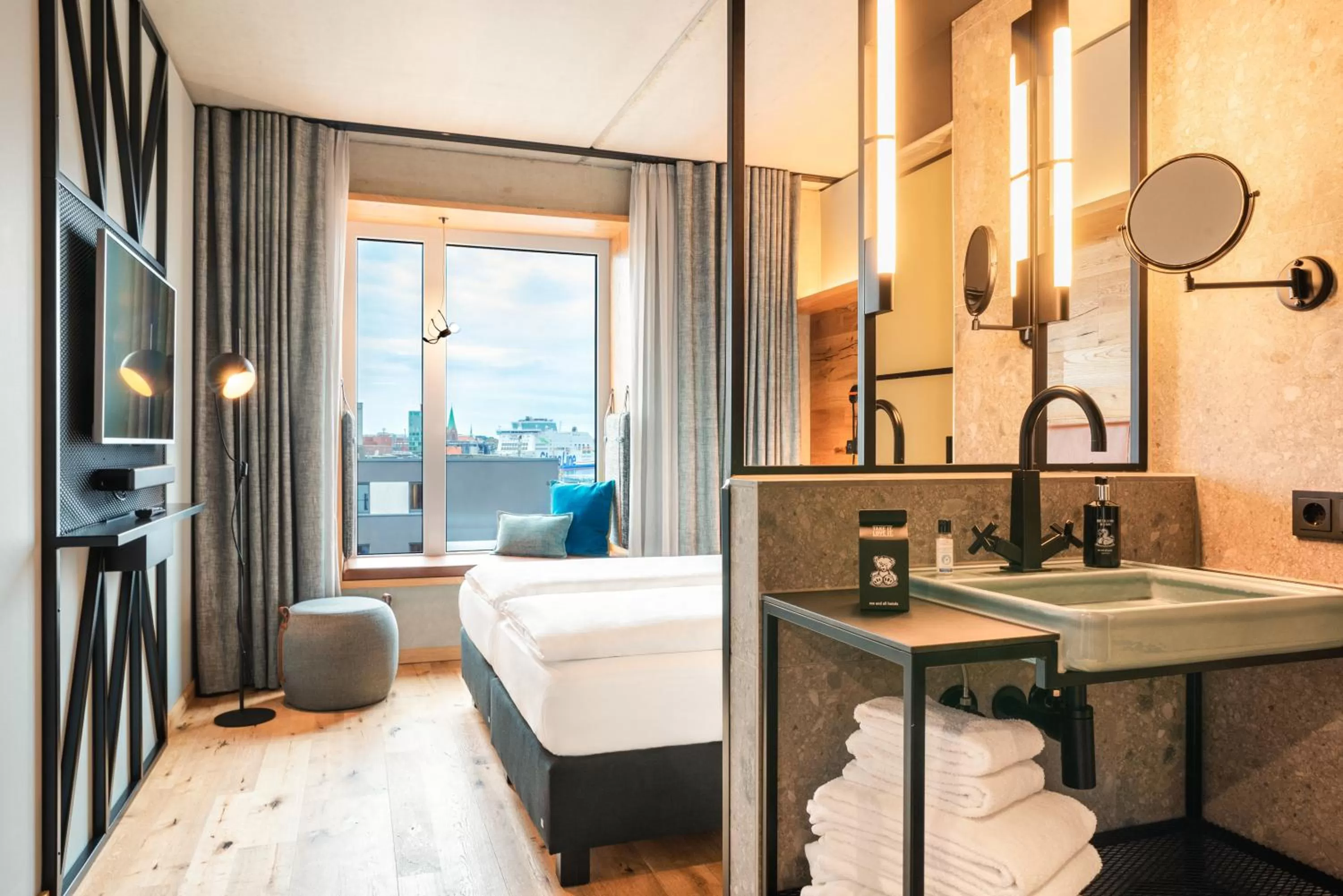 Bathroom, Bed in Me and All Hotel Kiel, by Hyatt