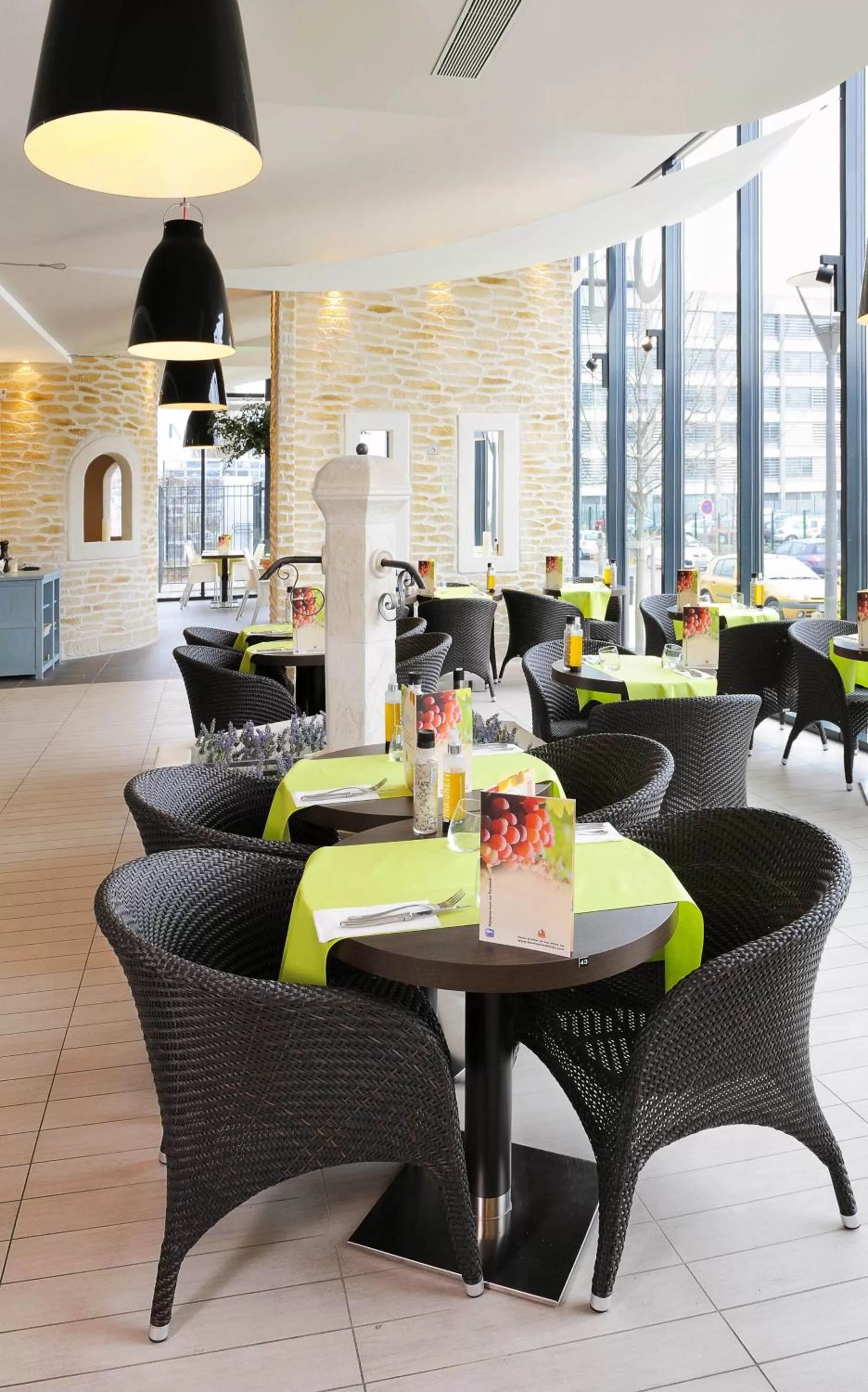 Restaurant/places to eat in Residhome Paris-Massy