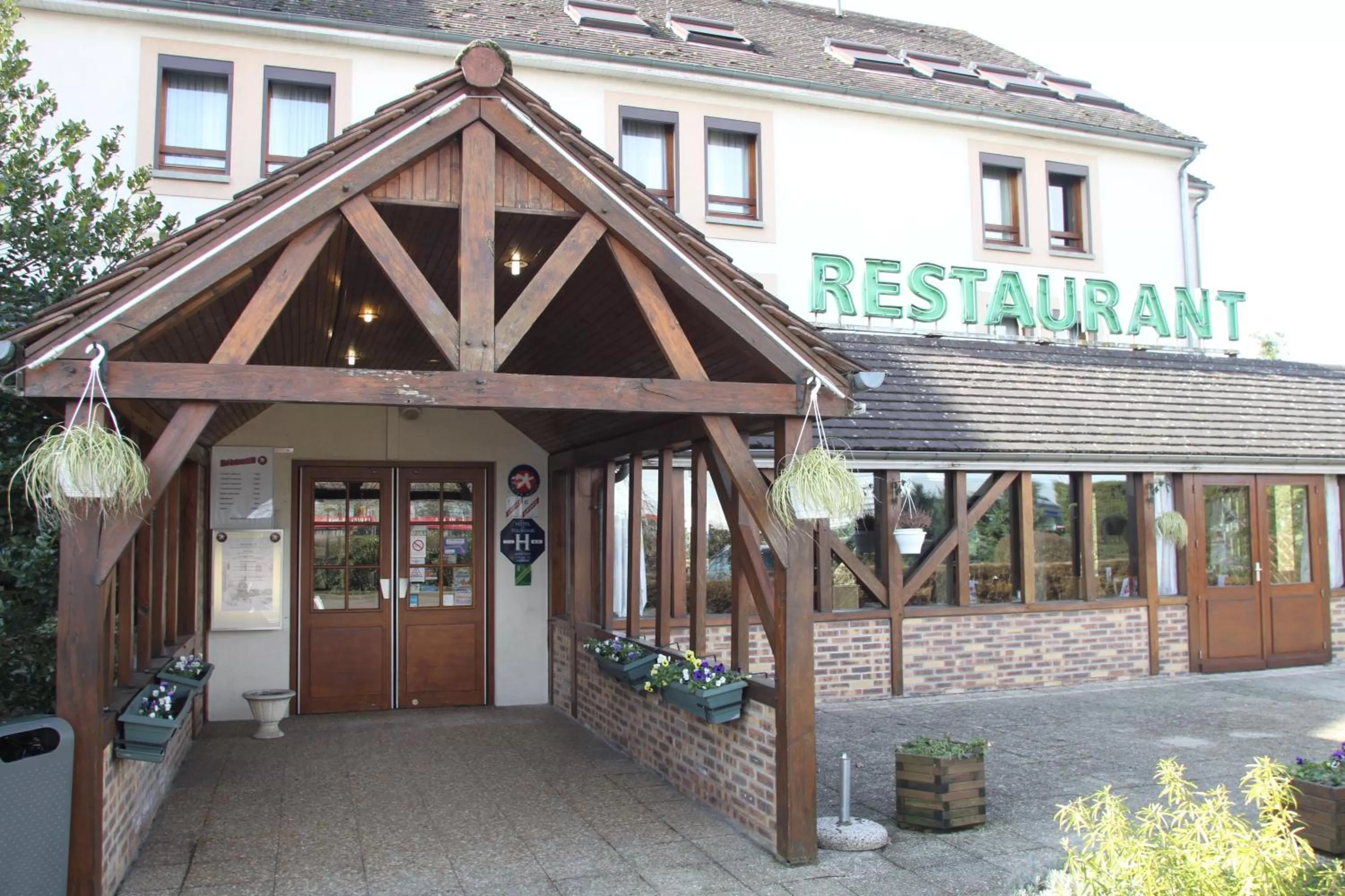 Facade/entrance in IKAR - Fasthotel Blois