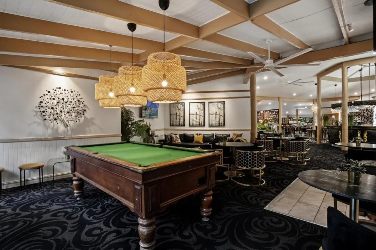 Communal lounge/ TV room, Billiards in Cedar Creek Lodges