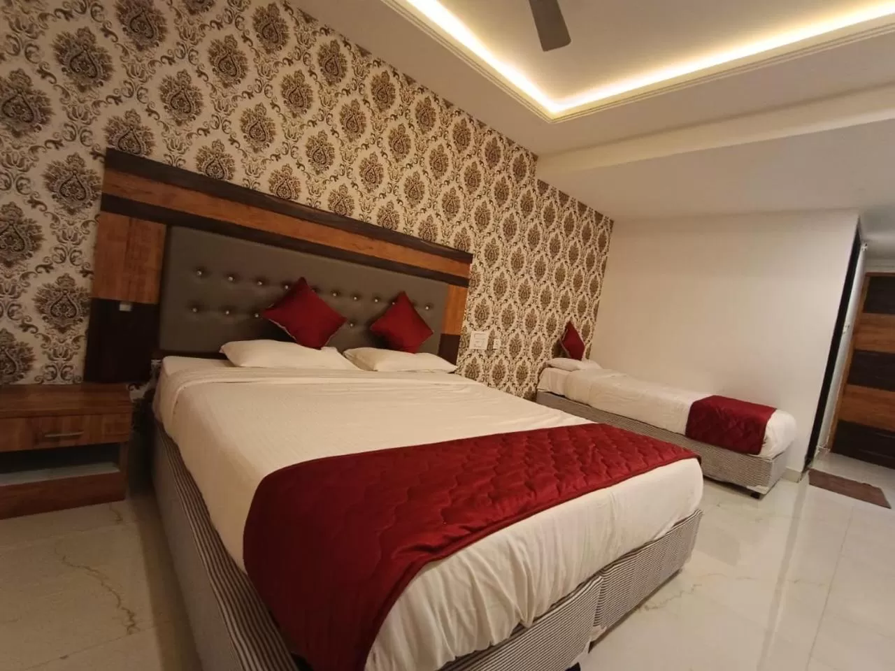 Bed in Hotel Woodside Prestige