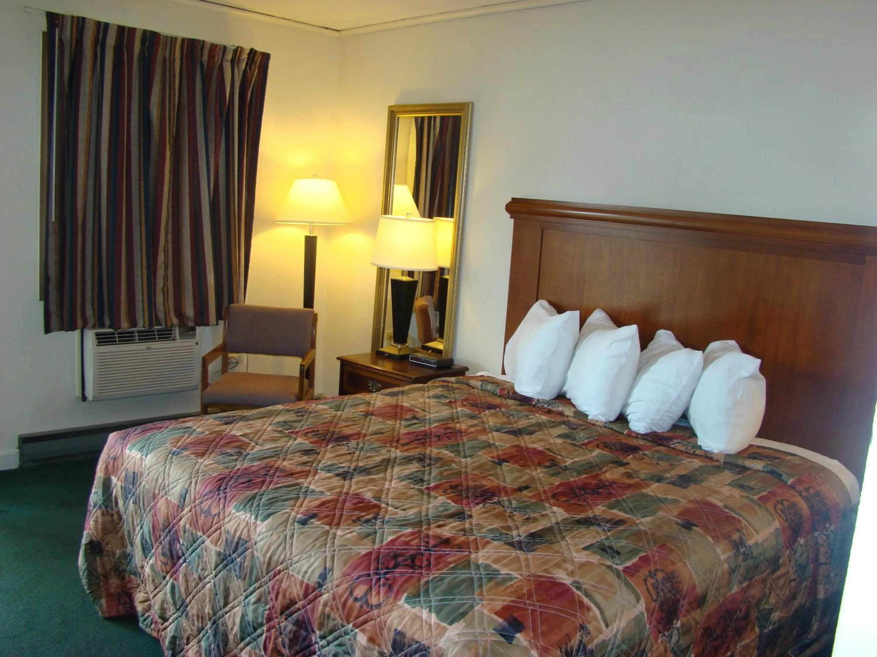 Photo of the whole room, Bed in Aderi Hotel Lewisburg