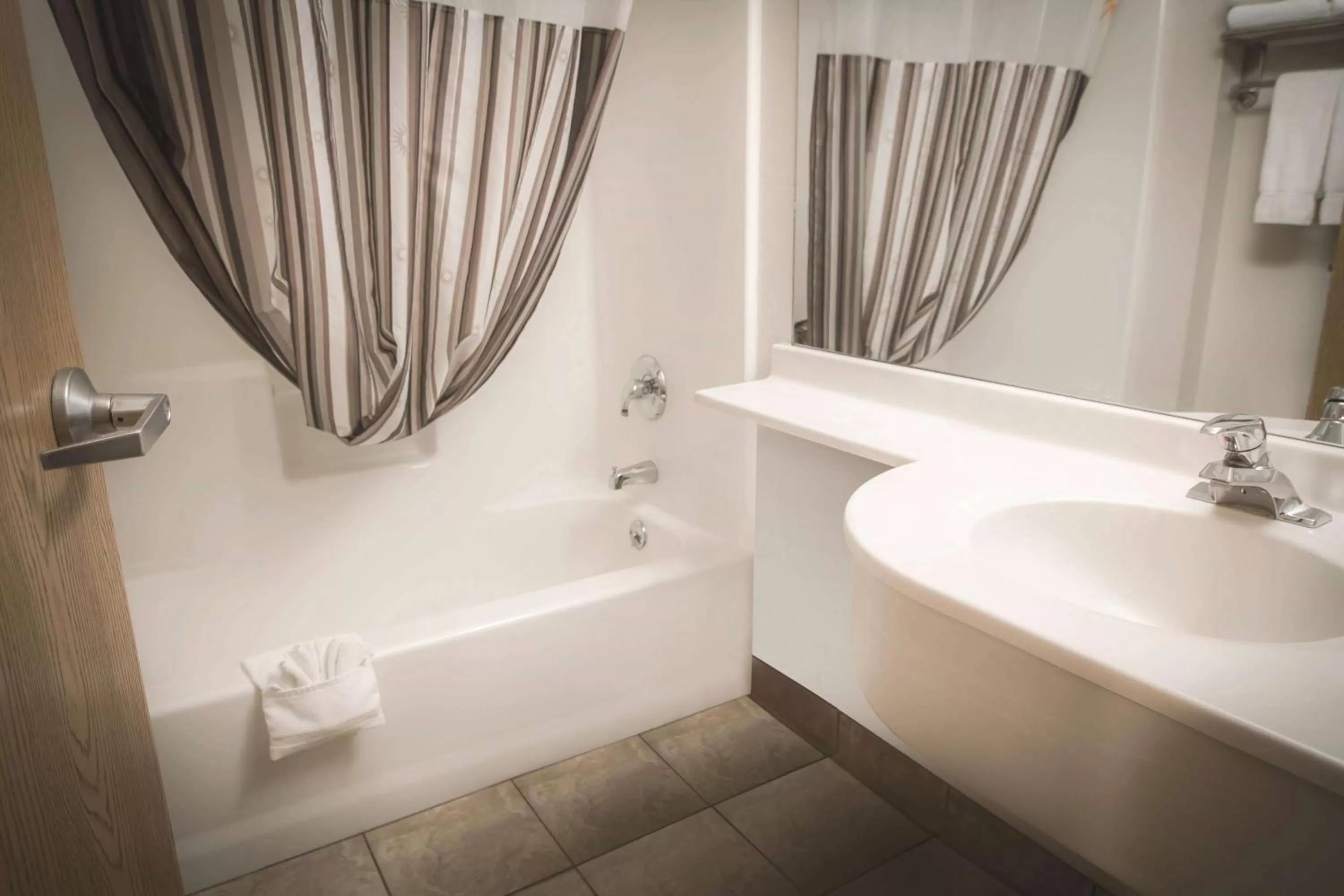 Bathroom in La Quinta Inn by Wyndham Missoula