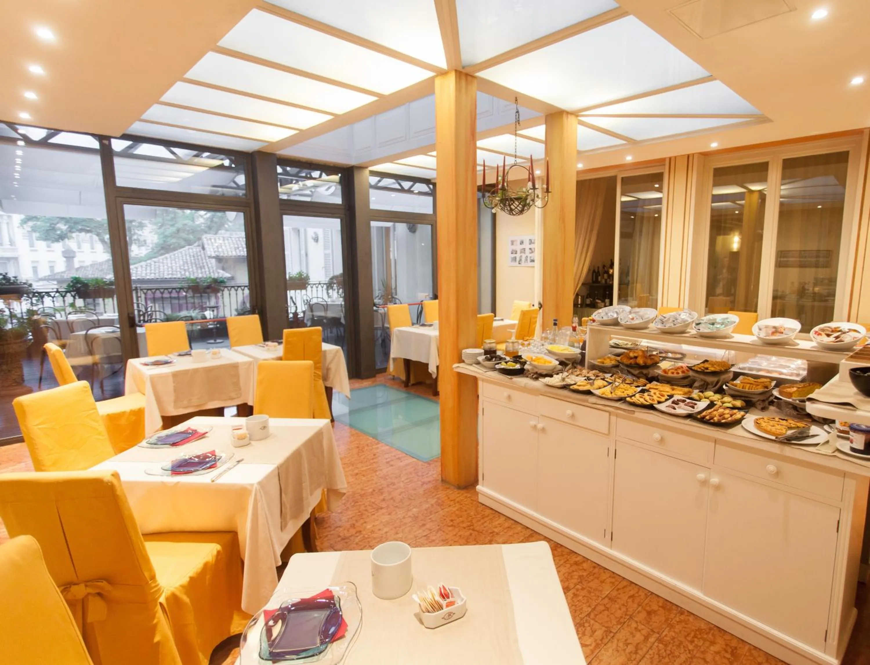 Restaurant/places to eat in Casa Romagnosi