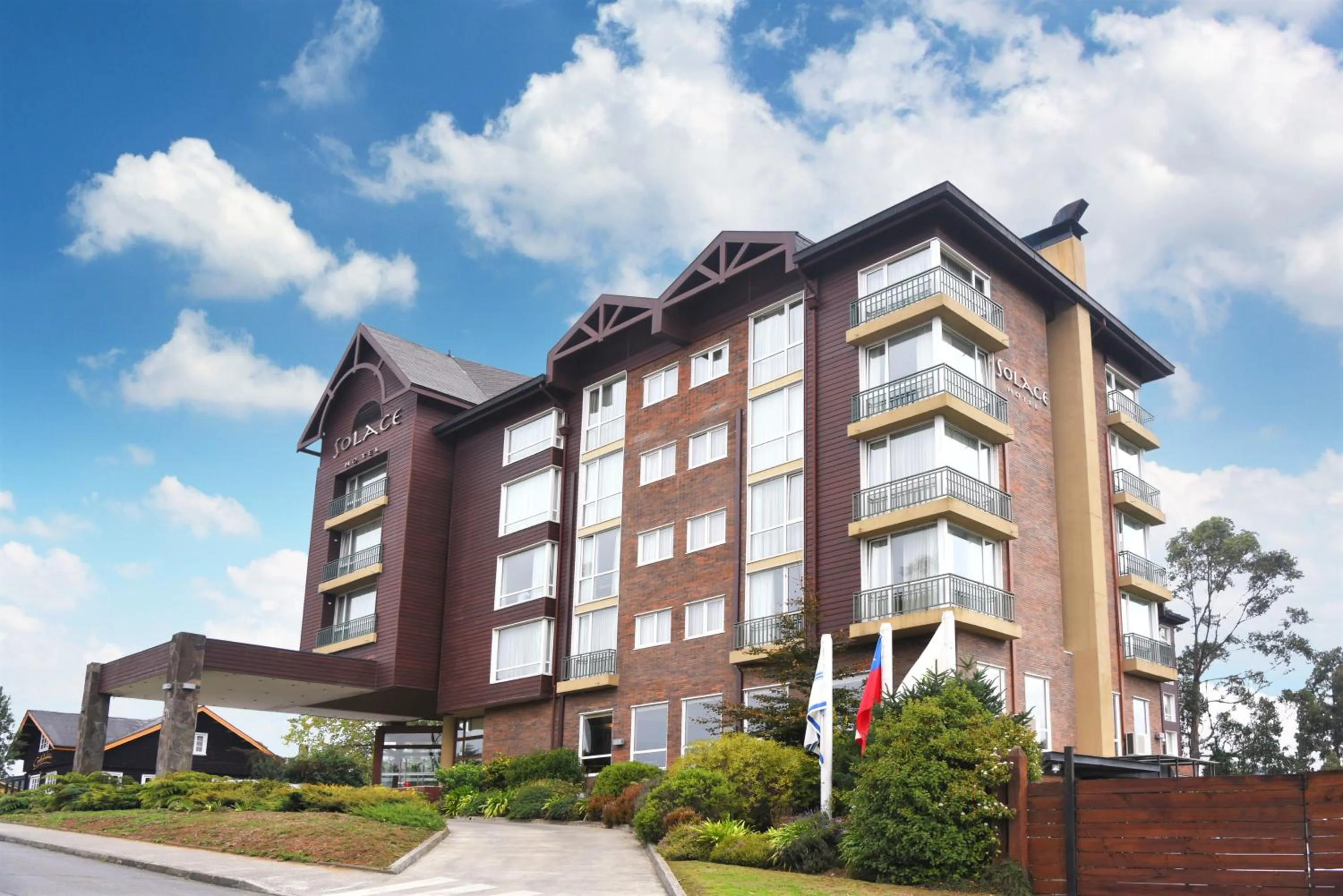 Facade/entrance in Solace Hotel Puerto Varas