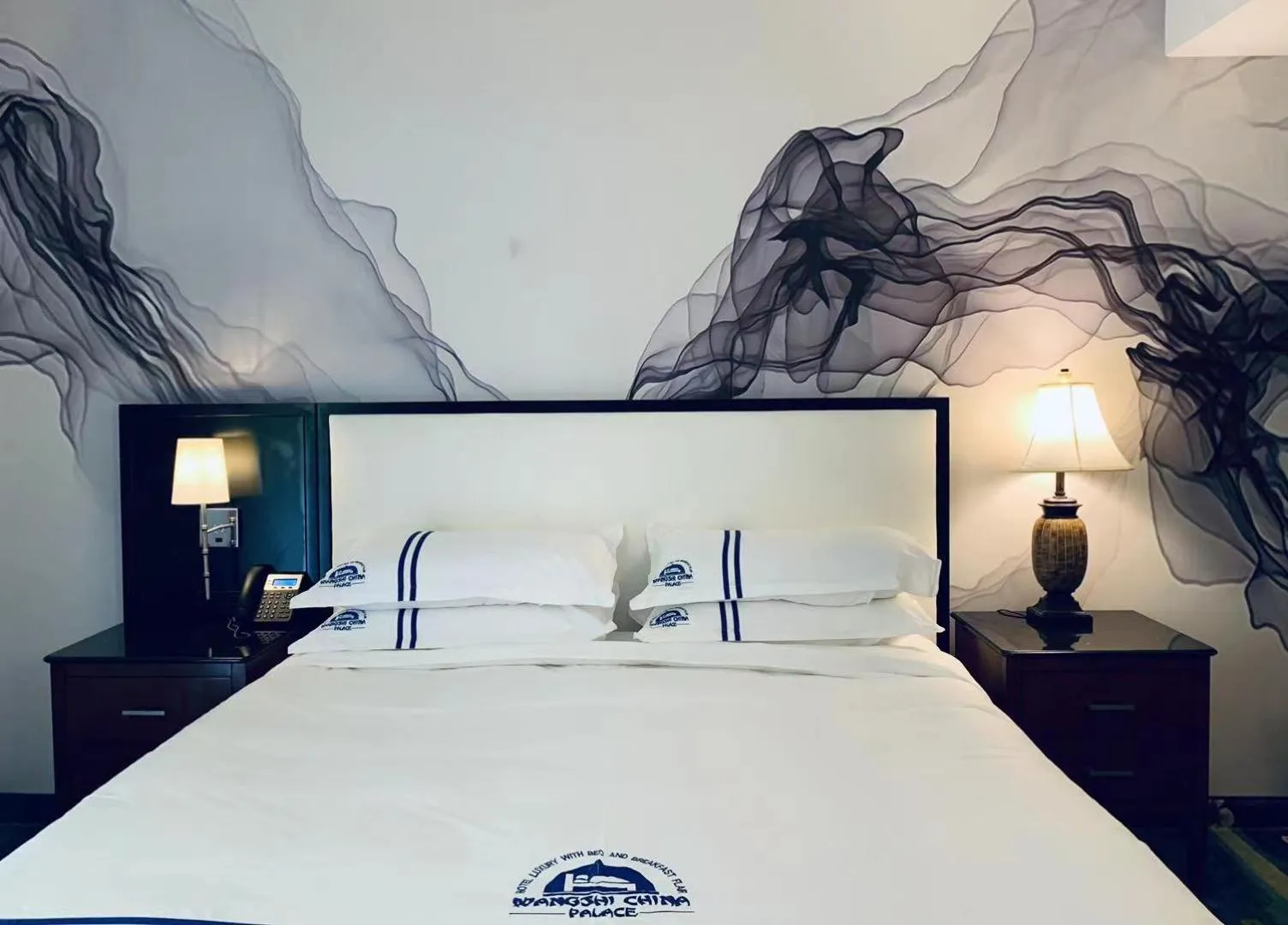 Bed in Wangshi China Palace