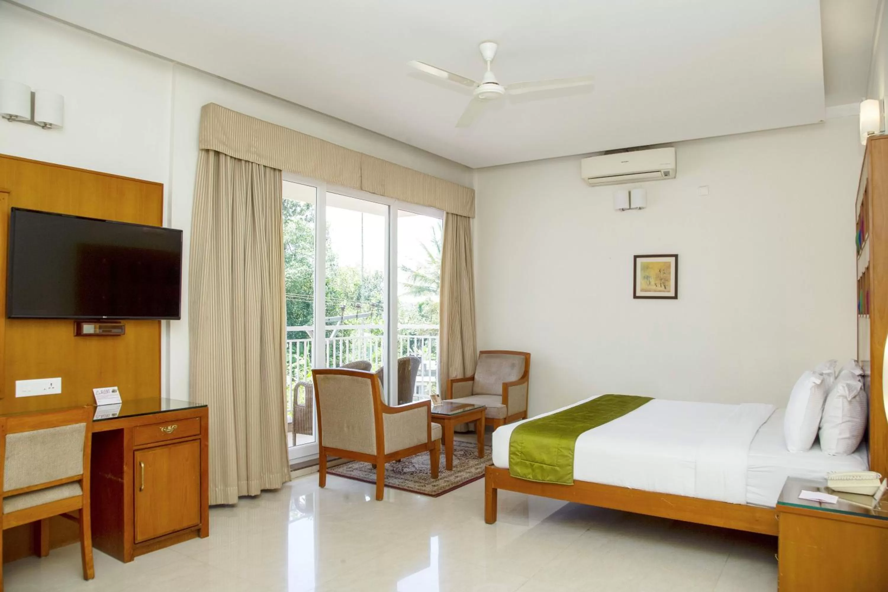 Communal lounge/ TV room, Bed in The Fog Munnar (Resort & Spa)