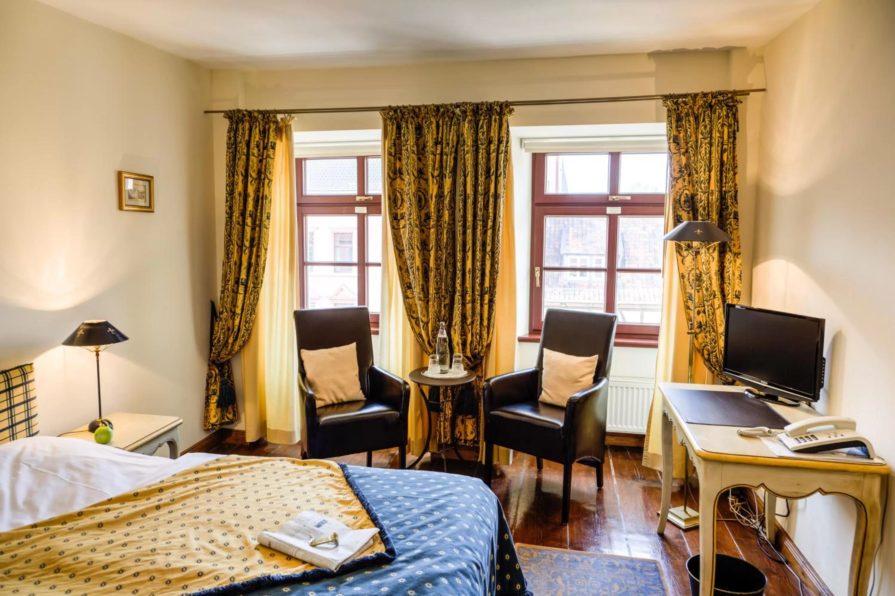 Photo of the whole room, Bed in Hotel Zum Bär