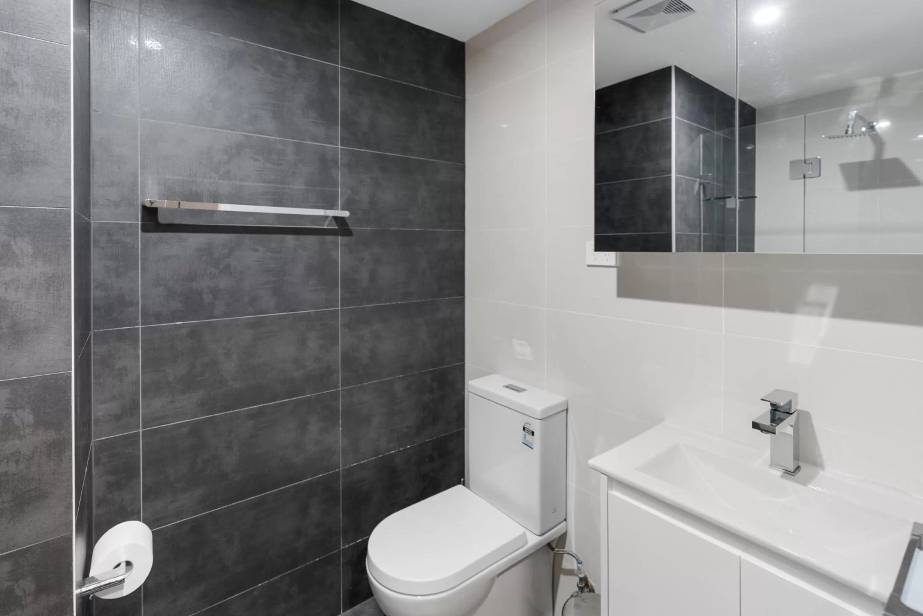 Bathroom in Seranin | Gordon